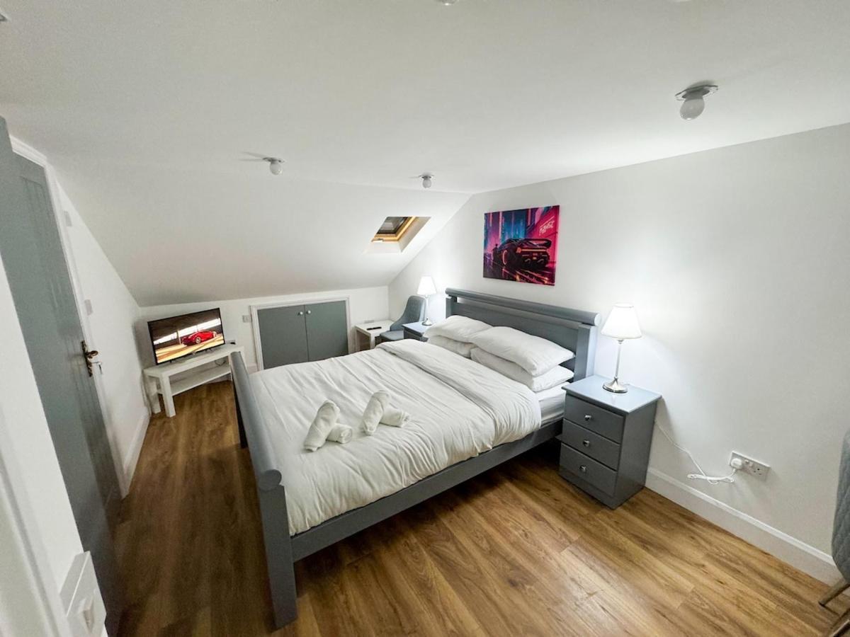 North Spacious 7- Bedroom House Appartement