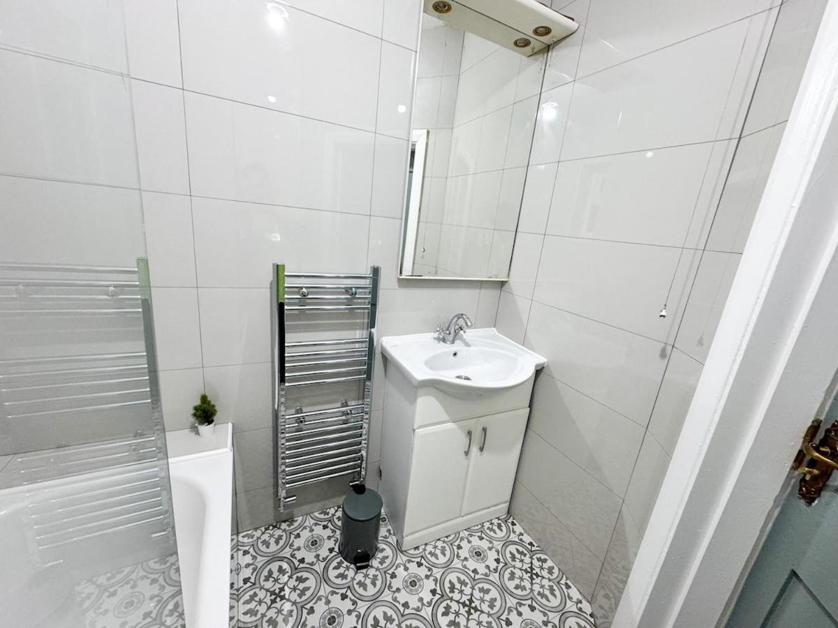 North Spacious 7- Bedroom House Appartement