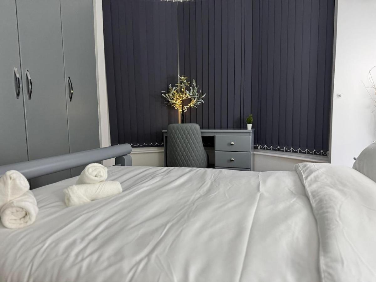 North Spacious 7- Bedroom House Appartement Londres