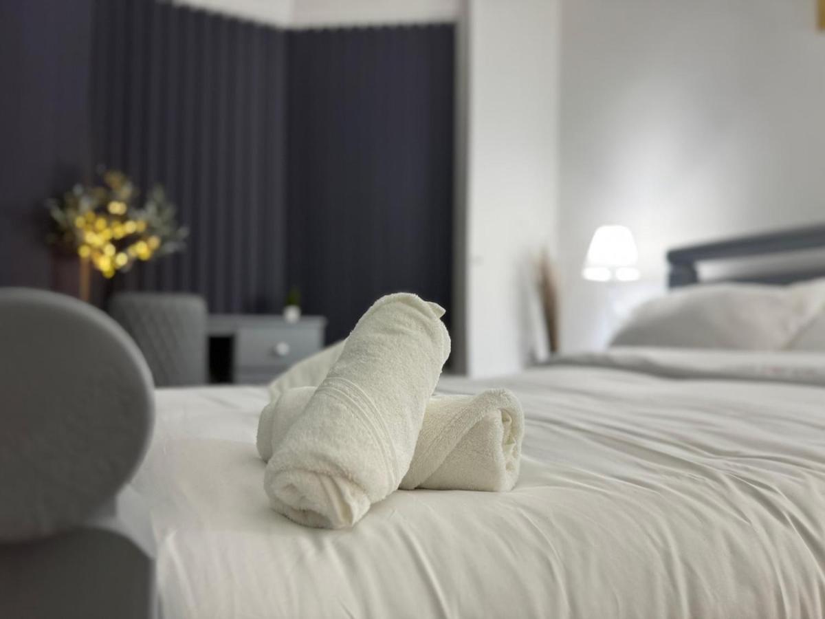North Spacious 7- Bedroom House Appartement *