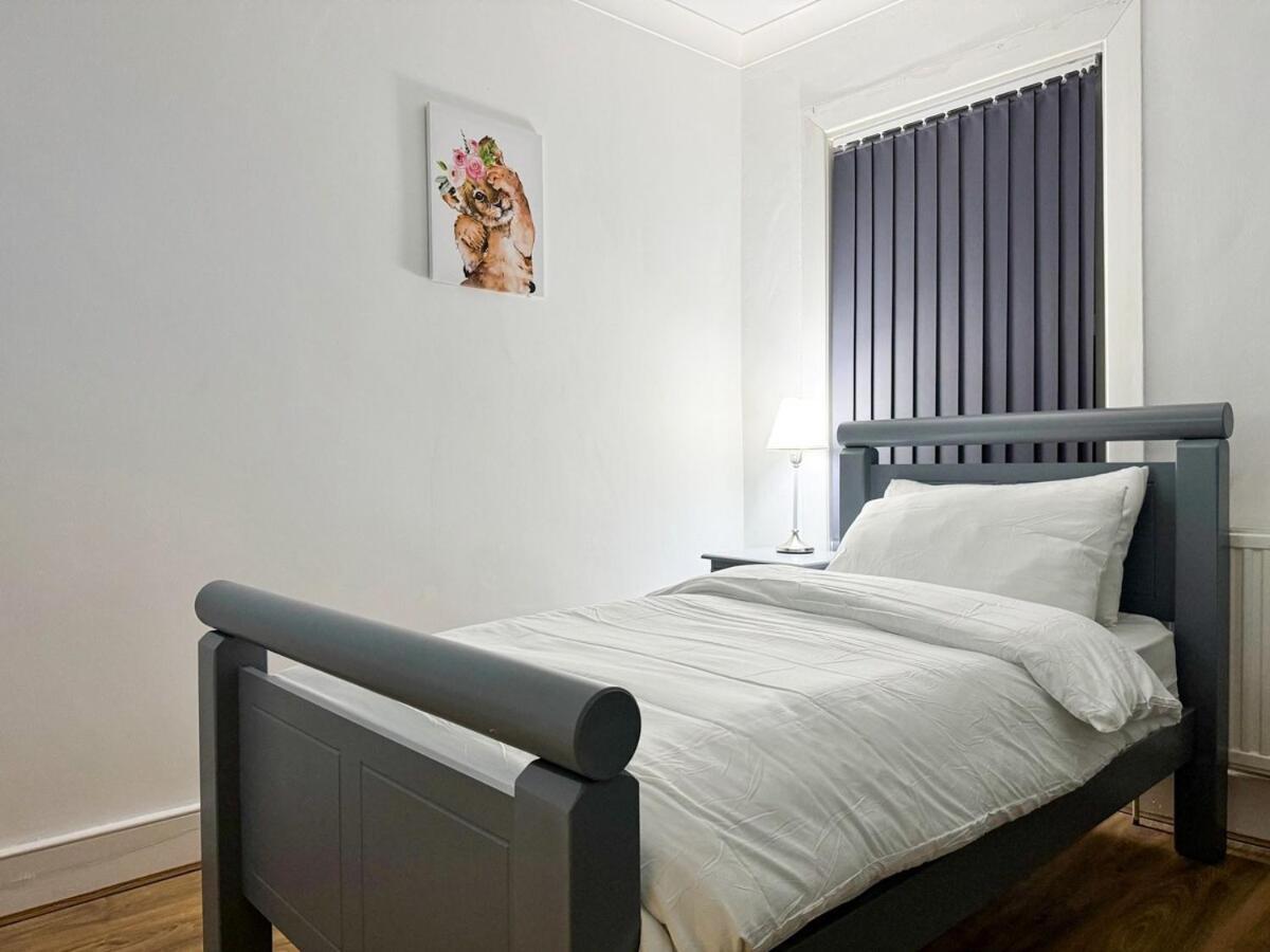 North Spacious 7- Bedroom House Appartement Londres