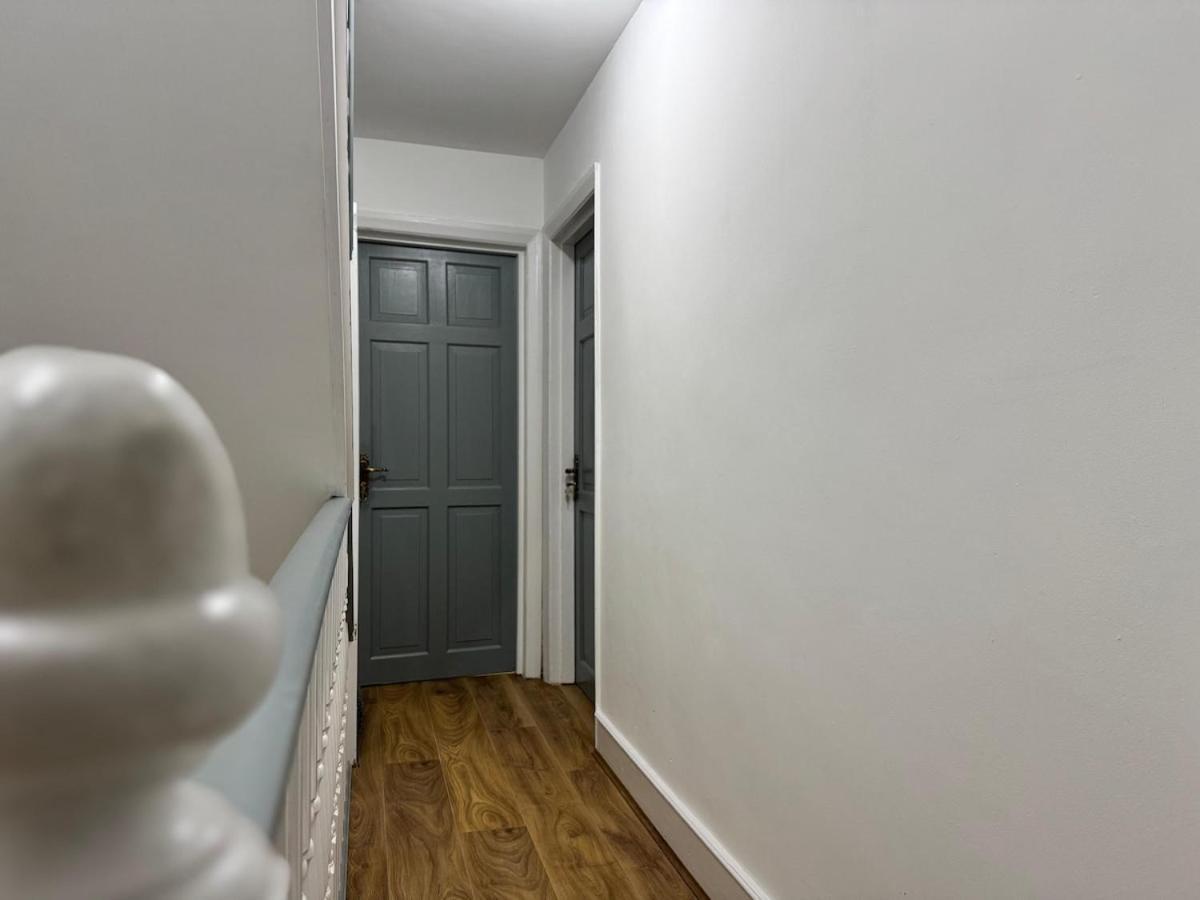North Spacious 7- Bedroom House Appartement