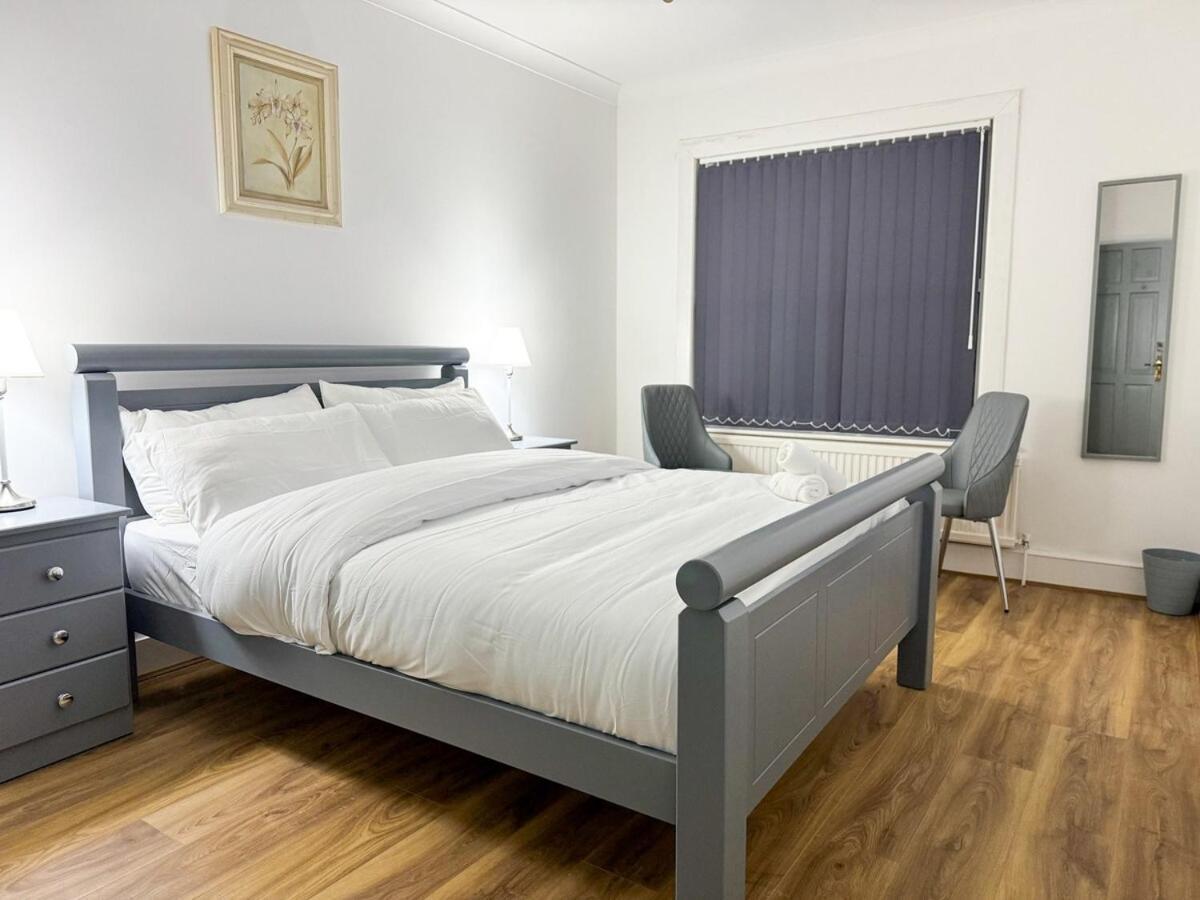 North Spacious 7- Bedroom House Appartement *