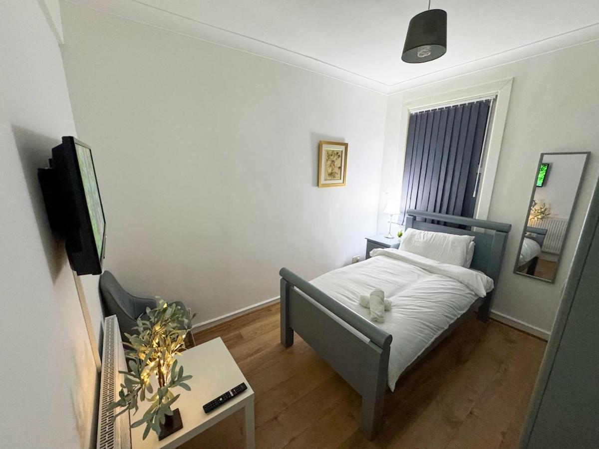 North Spacious 7- Bedroom House Appartement Londres