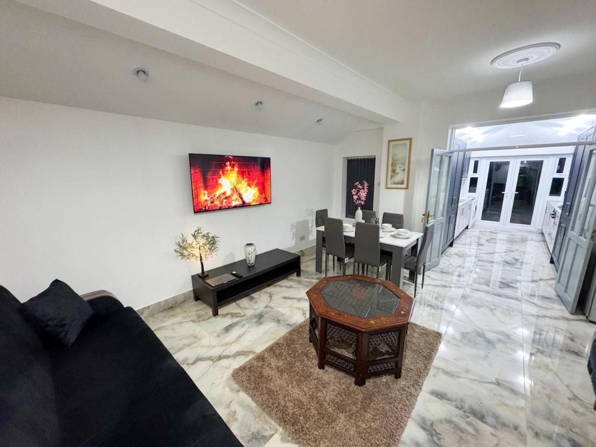 North Spacious 7- Bedroom House Appartement Londres