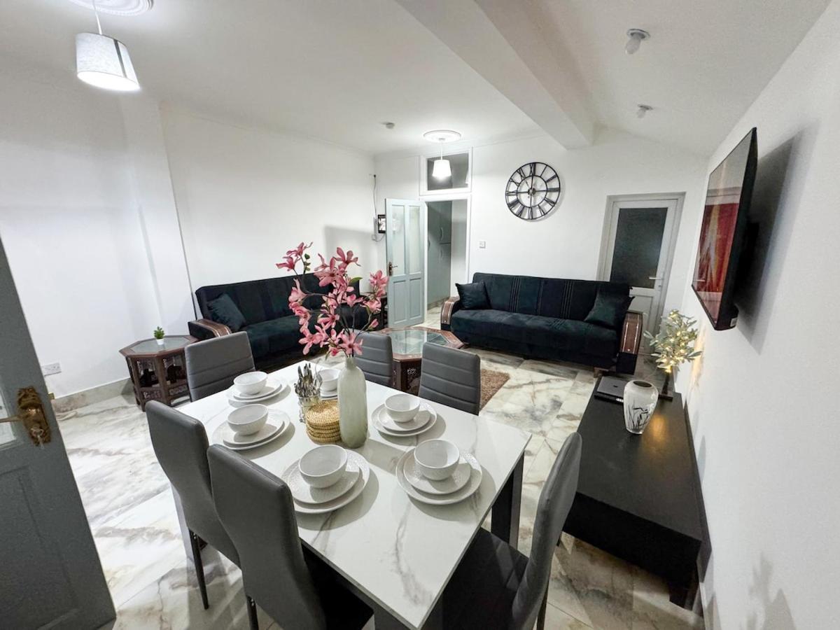 North Spacious 7- Bedroom House Appartement
