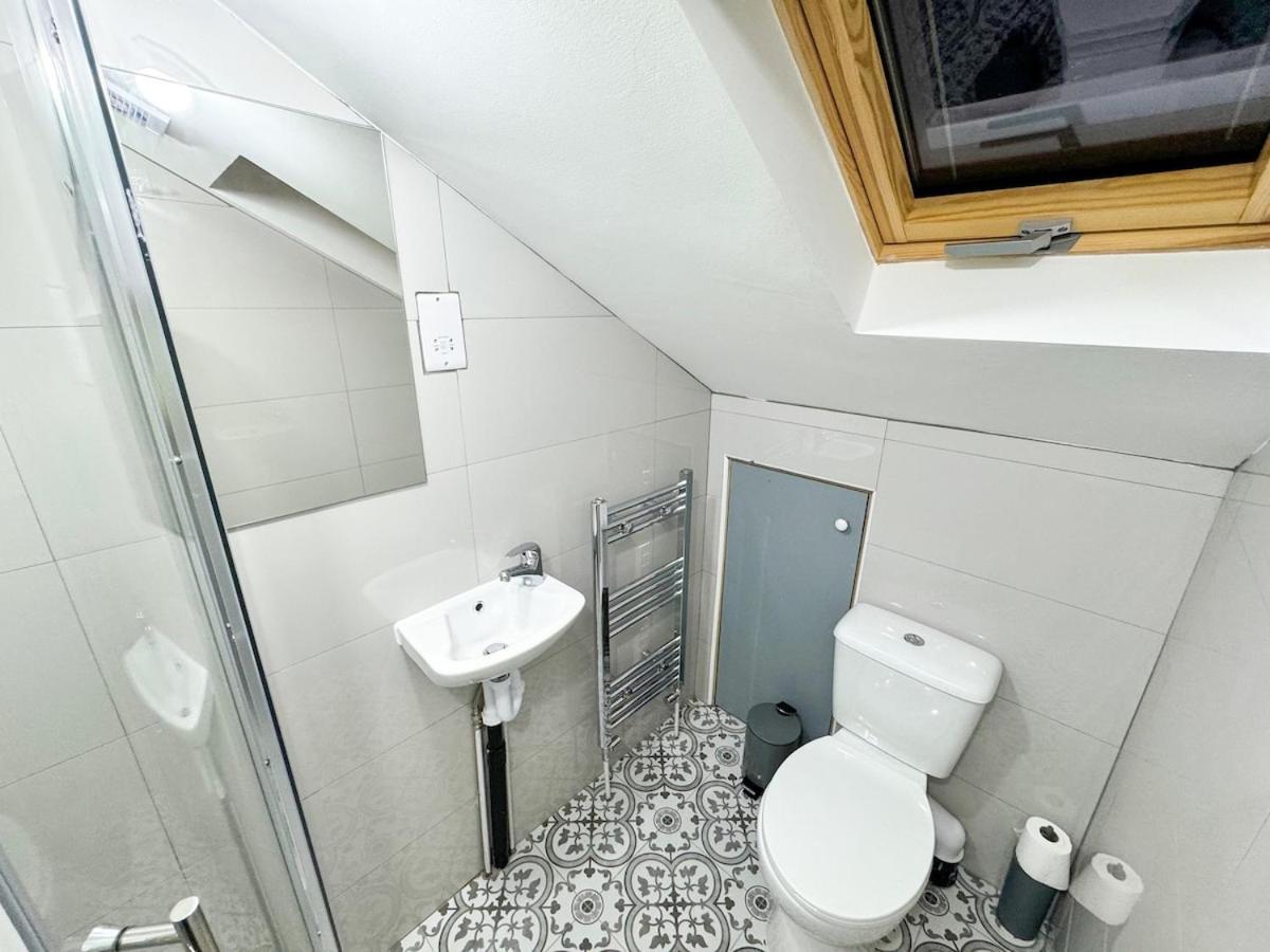 North Spacious 7- Bedroom House Appartement Londres