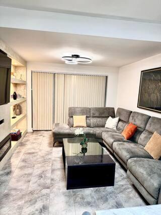 Spacious Twin In Cozy Londres