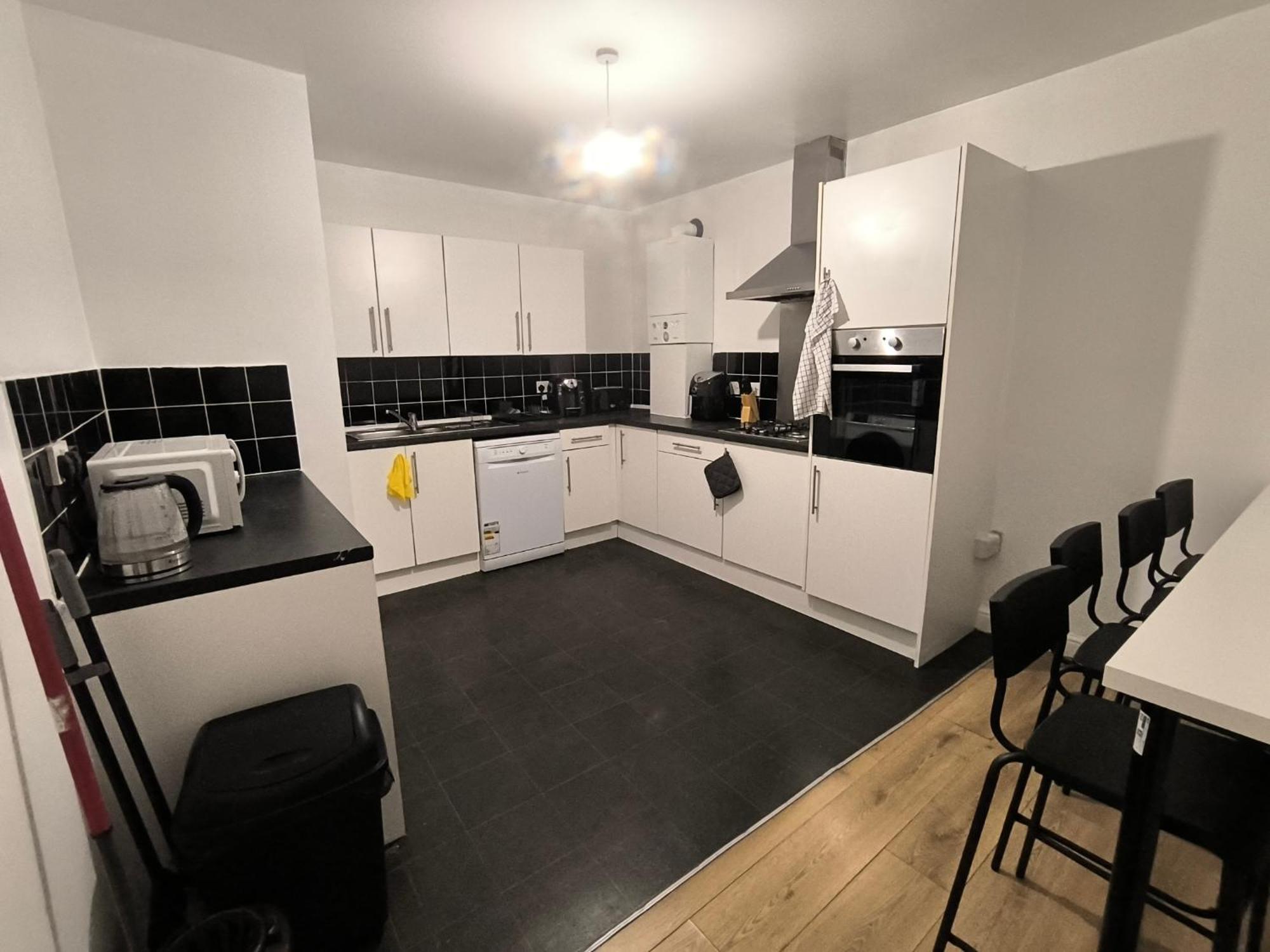 Casa de hóspedes 4 Person 3min From South Wimbeldon Tube Station Room2 *