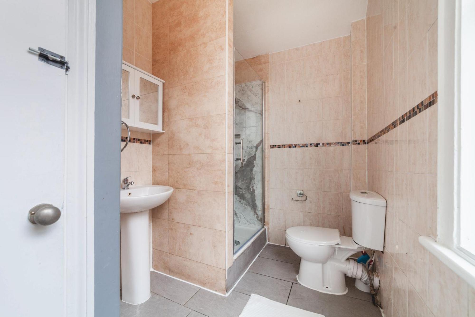 4 Bdr - 4 Mins Walk To Station, Private Garden Explore Christmas Appartement