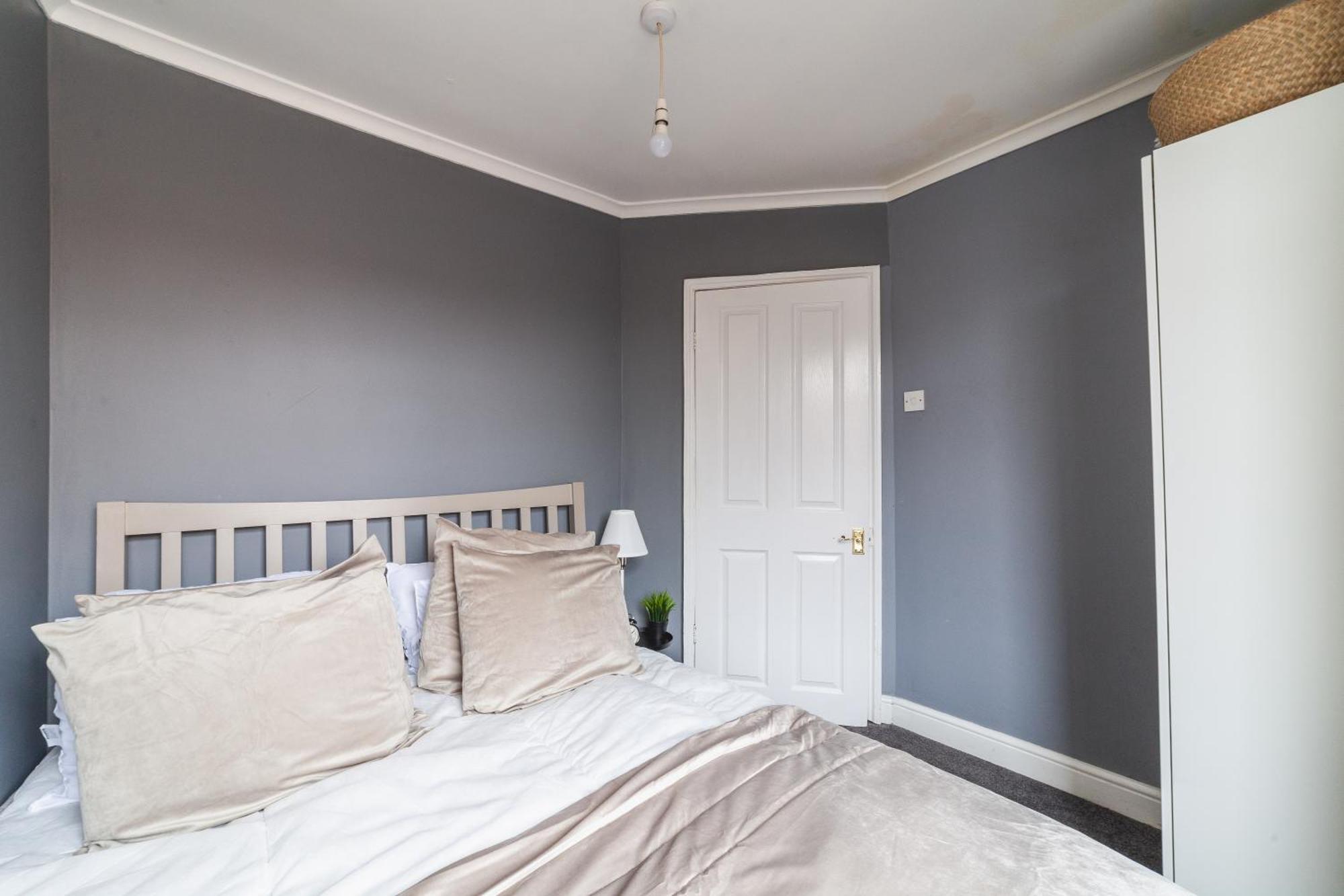 4 Bdr - 4 Mins Walk To Station, Private Garden Explore Christmas Appartement Londres