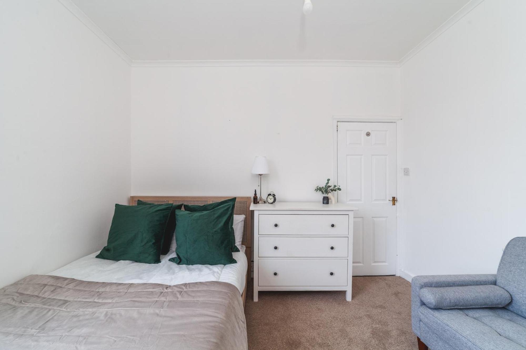 Appartement 4 Bdr - 4 Mins Walk To Station, Private Garden Explore Christmas *