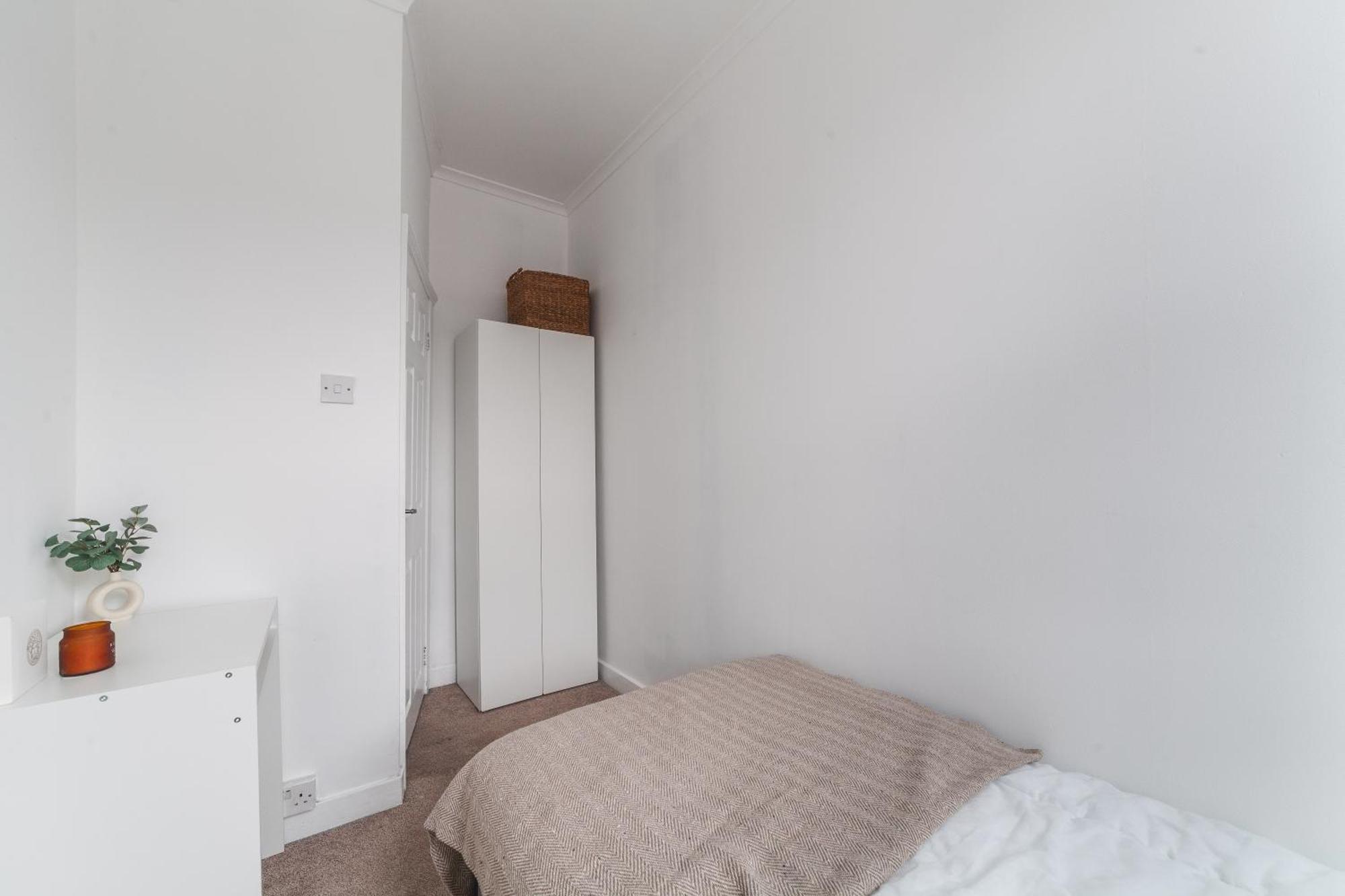 Appartement 4 Bdr - 4 Mins Walk To Station, Private Garden Explore Christmas Londres