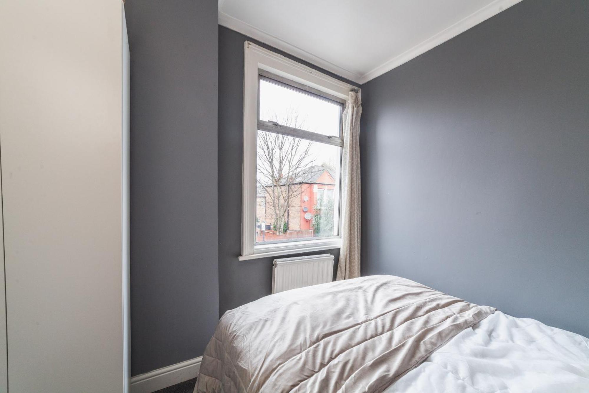 4 Bdr - 4 Mins Walk To Station, Private Garden Explore Christmas Appartement Londres