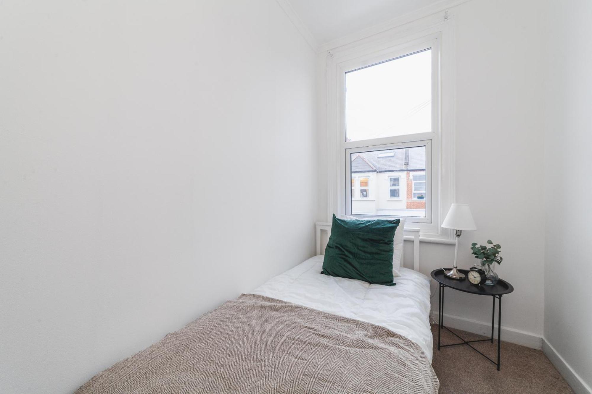 4 Bdr - 4 Mins Walk To Station, Private Garden Explore Christmas Apartamento *