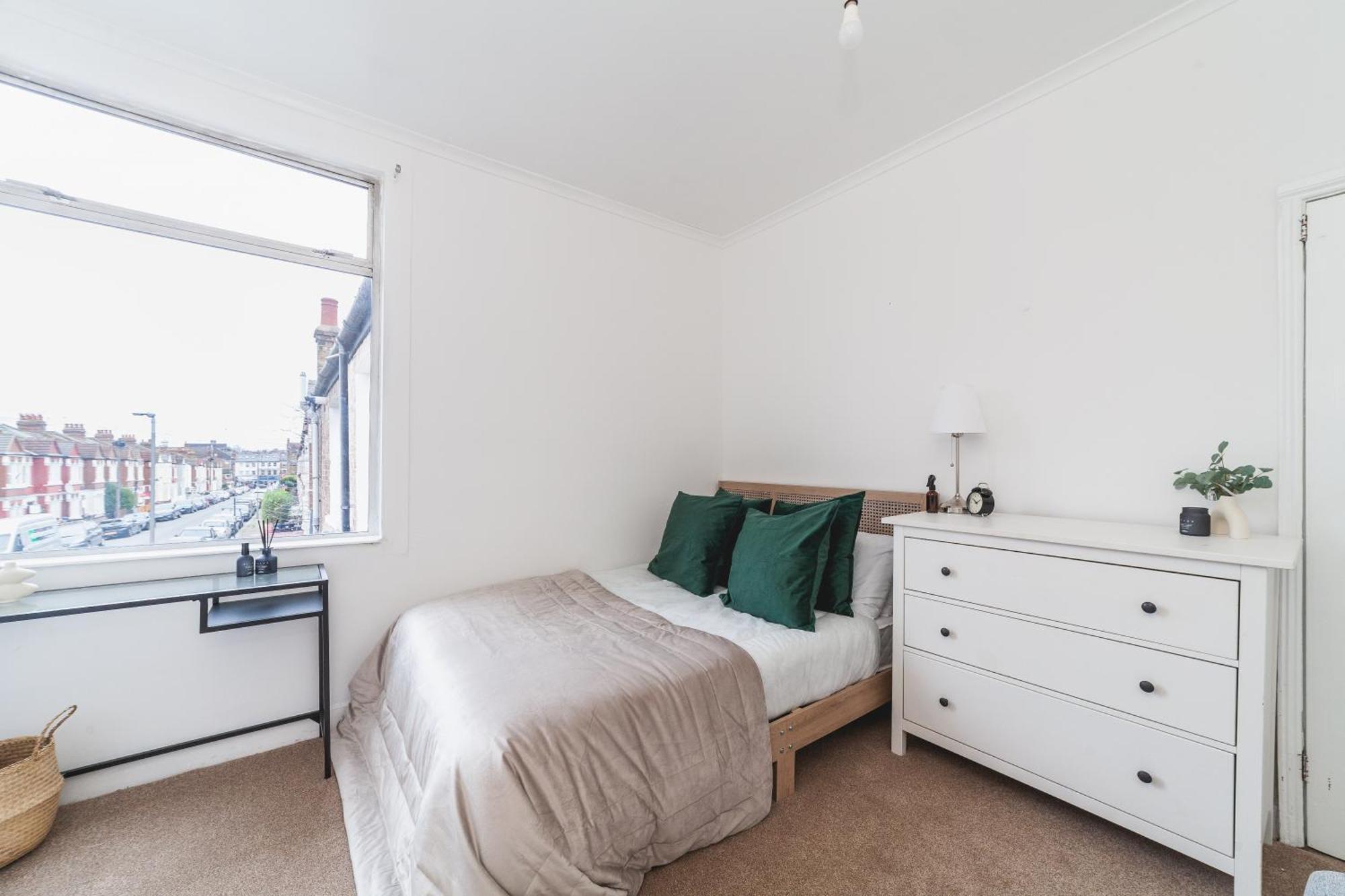 4 Bdr - 4 Mins Walk To Station, Private Garden Explore Christmas Appartement Londres