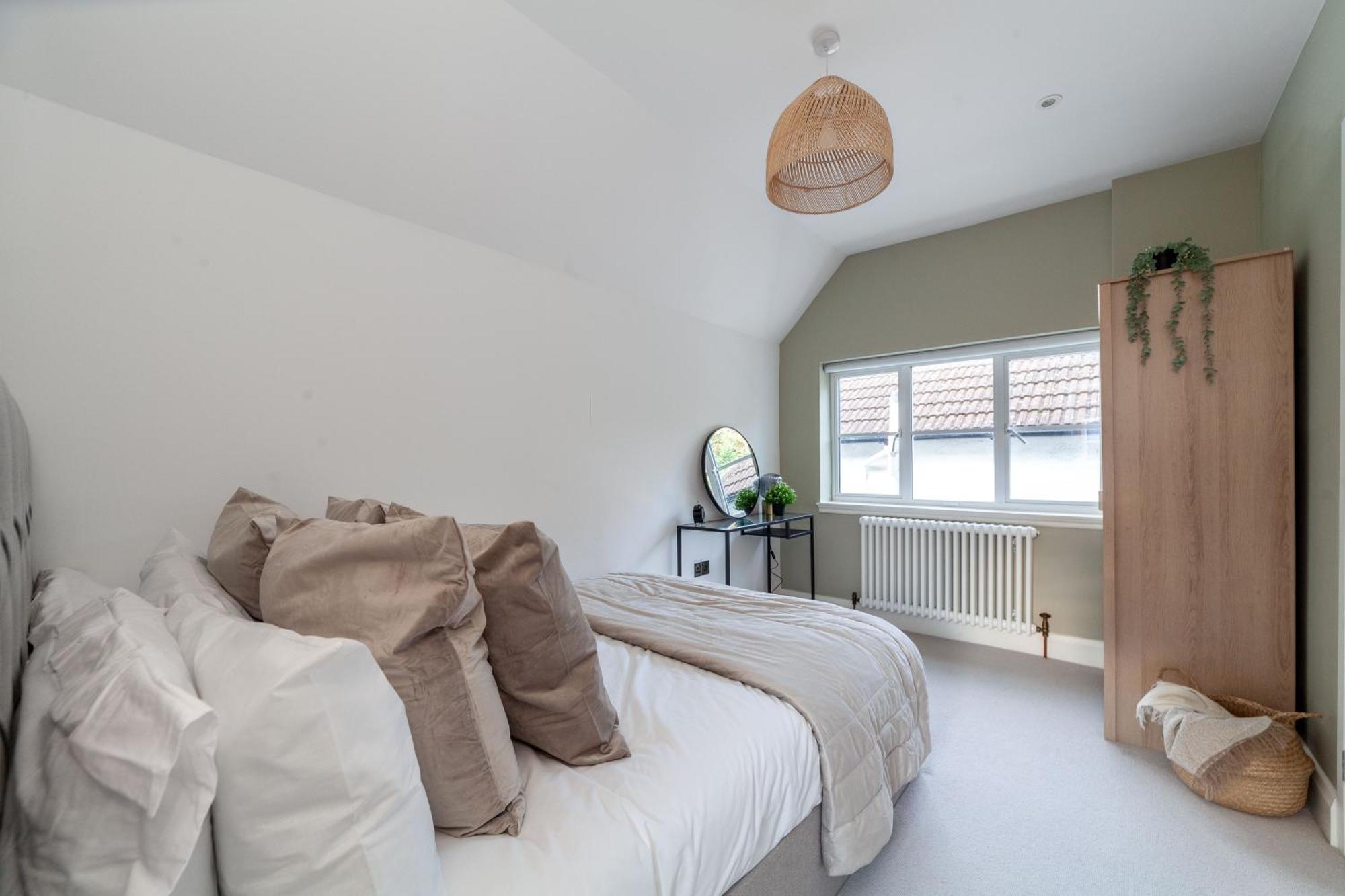 Stunning Available In Luxury House Londres