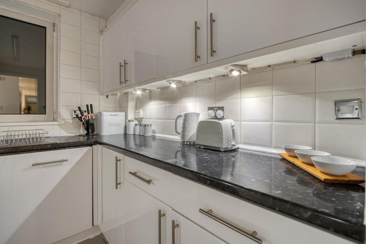 4bed 3bath Penthouse Apartment London