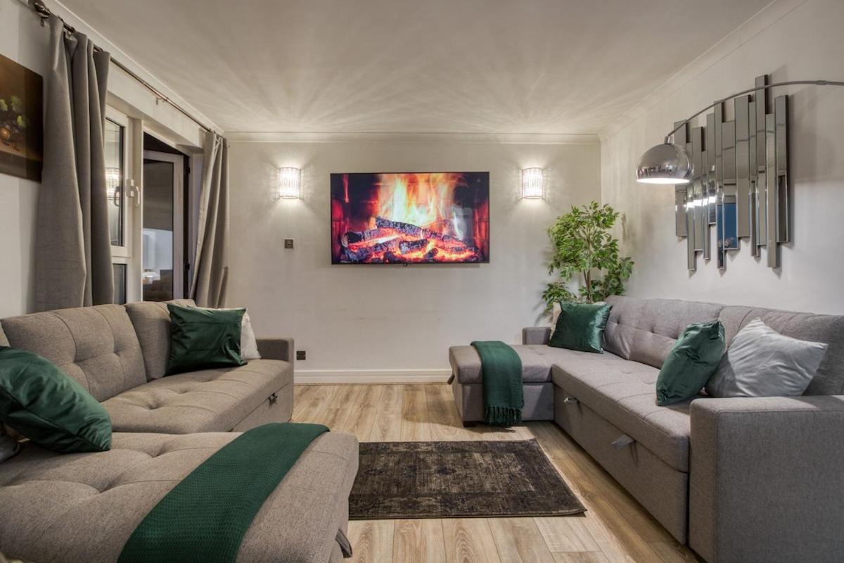 4bed 3bath Penthouse Apartment London