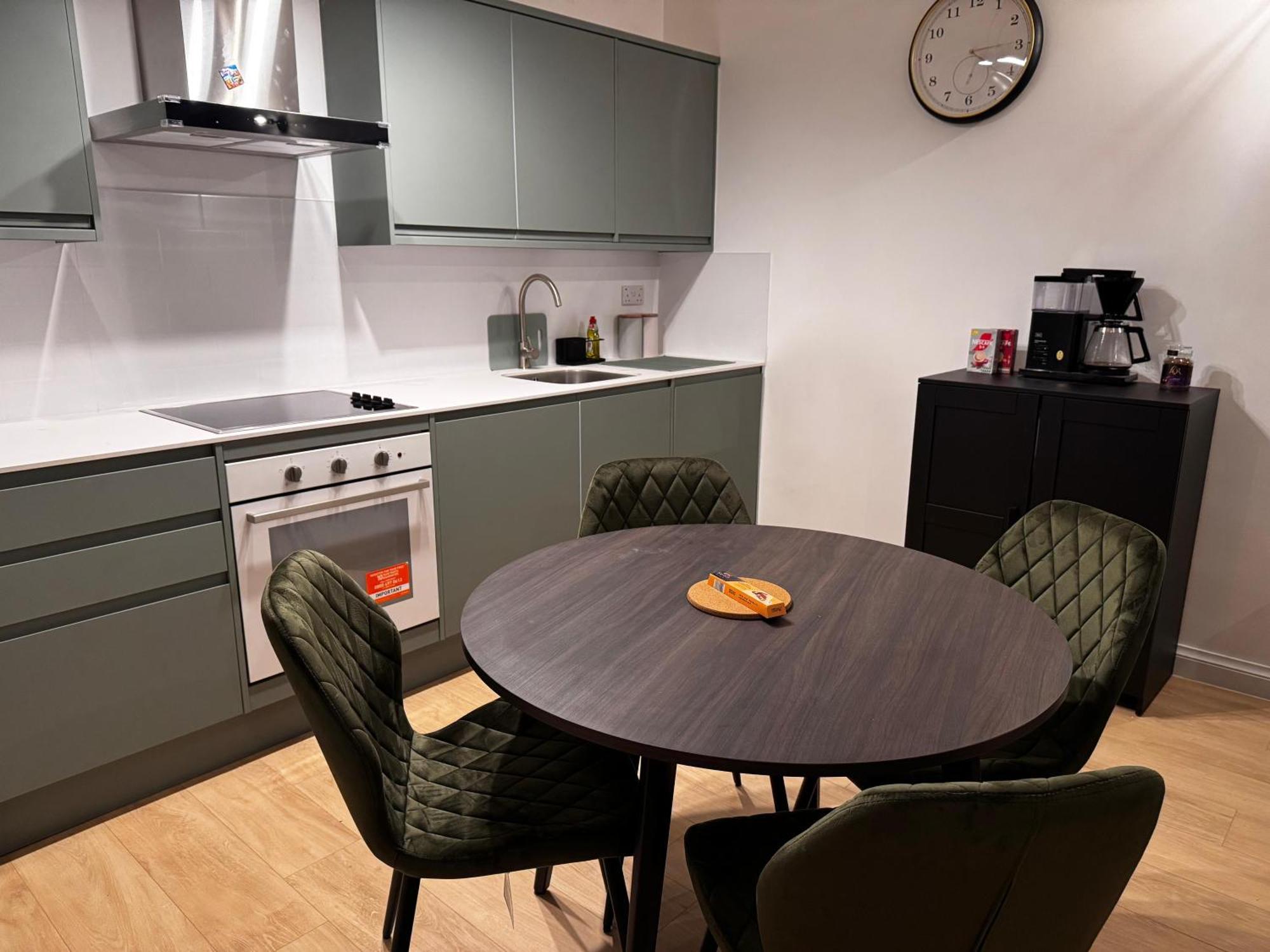 Modern 2 Bedroom 2 Bathroom Flat, Free Parking Apartamento *