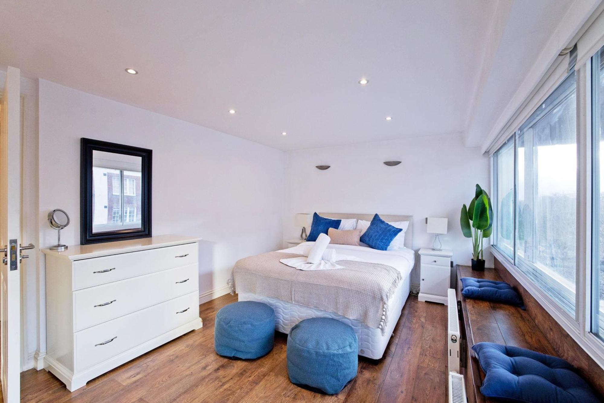 Imperial Queensway Appartement *
