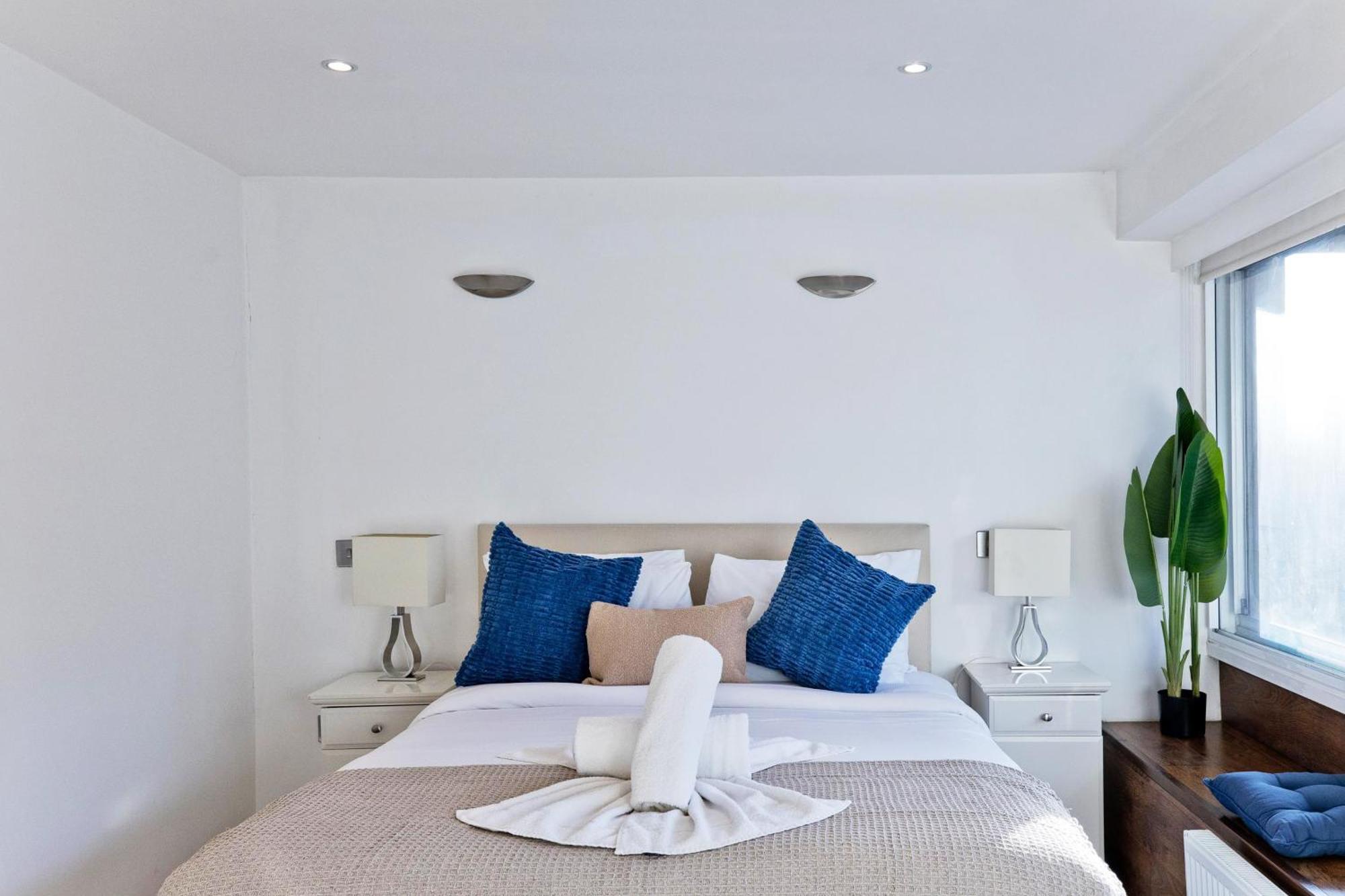 Imperial Queensway Appartement *