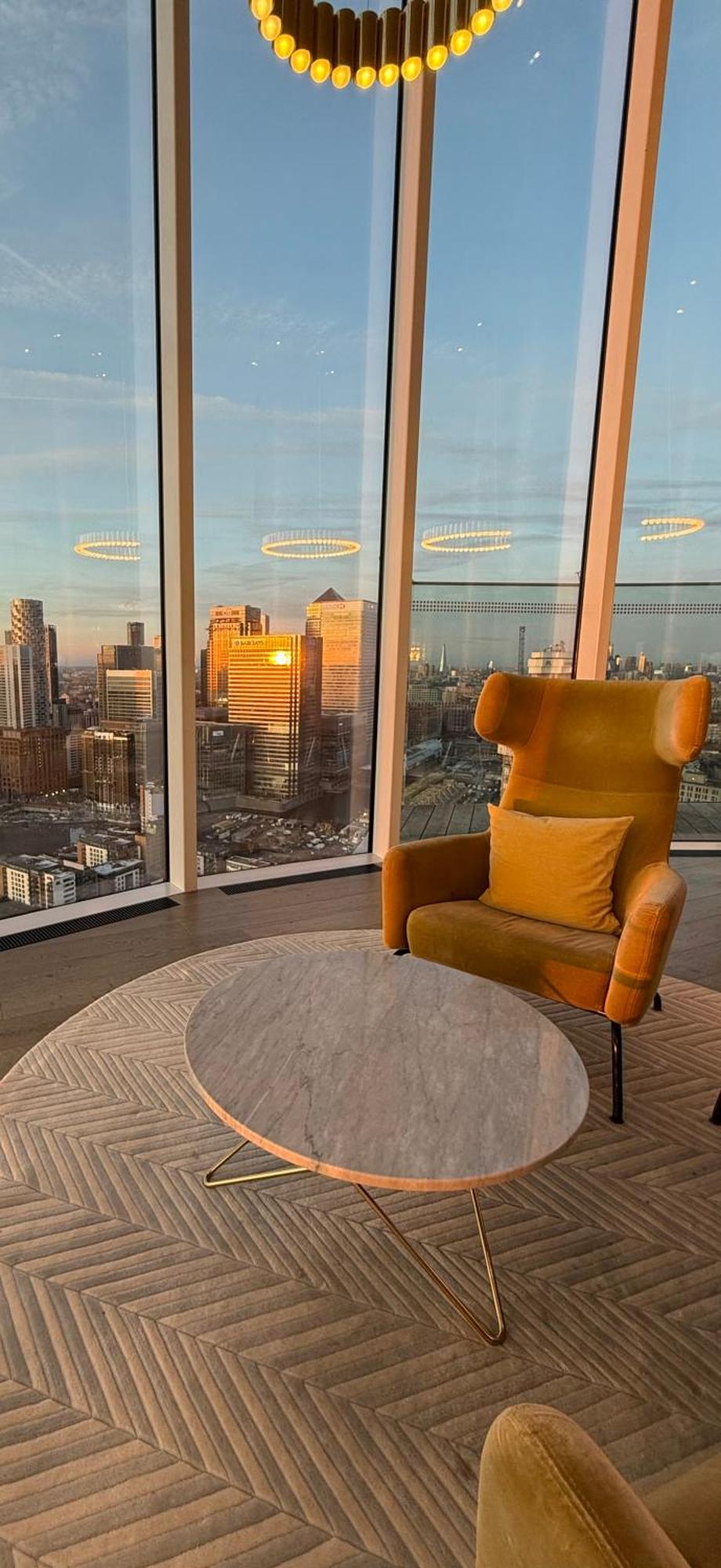 Luxury Modern 2 Bed Flat With Balcony And View - Canary Wharf Center Londen