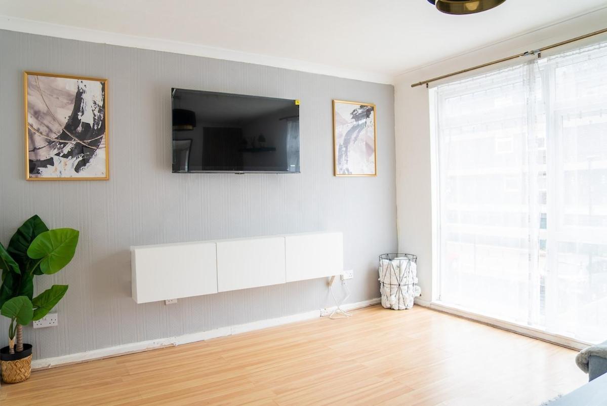 Large Cozy 4 Bedroom House In Ferienhaus London