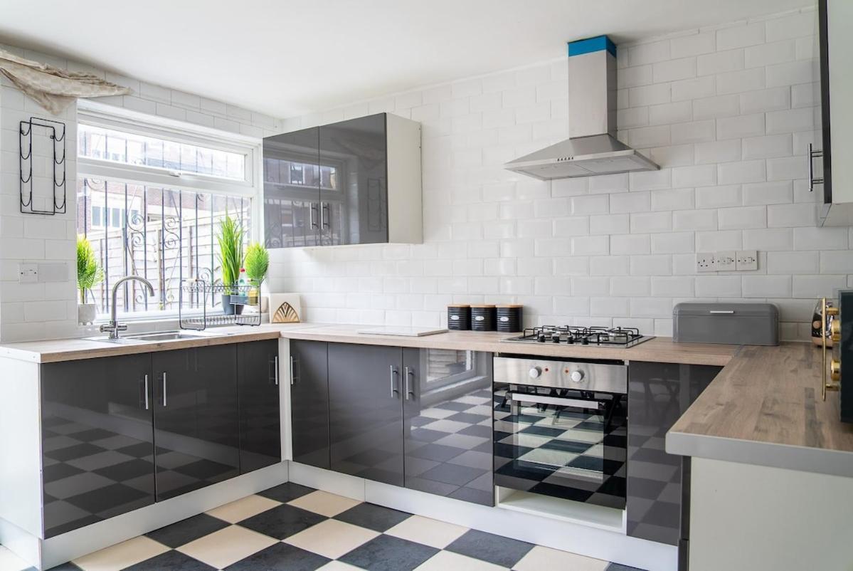Large Cozy 4 Bedroom House In Ferienhaus *