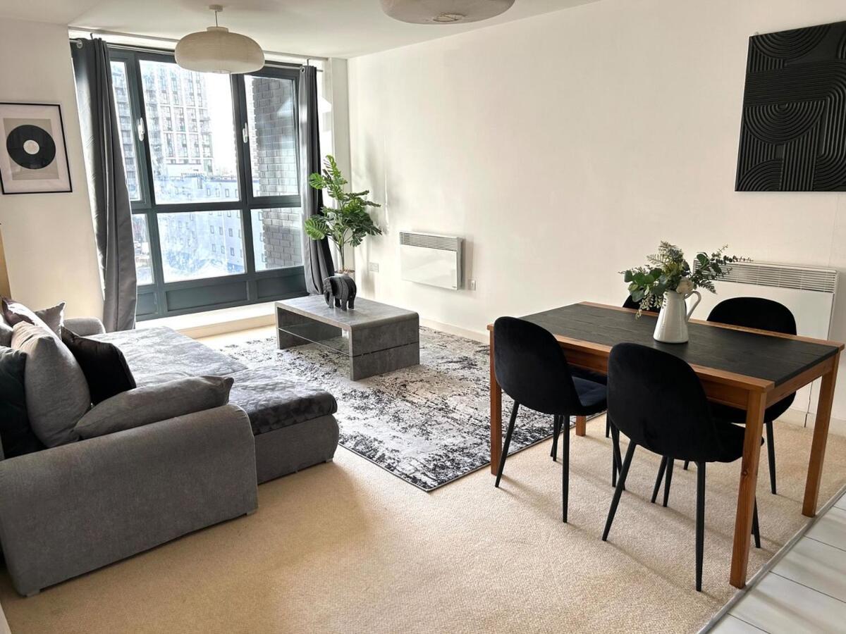 O2 & Excel Zone 2 Sleeps 6 *
