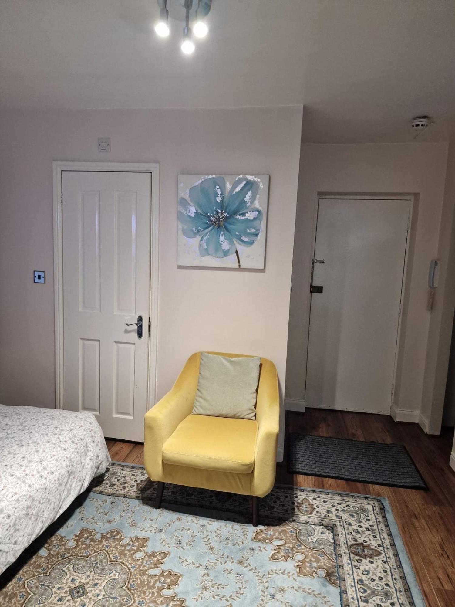 New 1 Bed Flat In Appartement *
