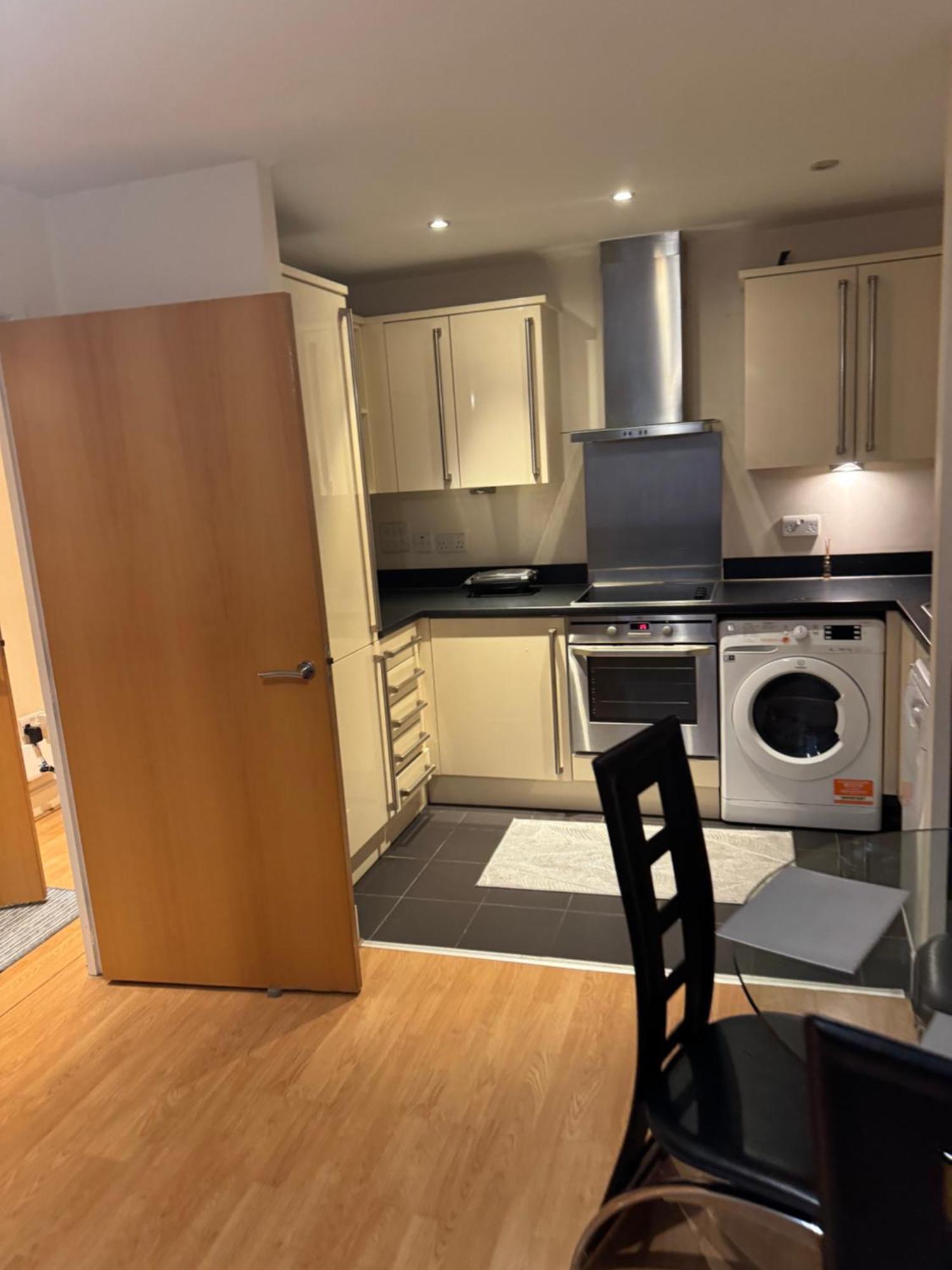 1- Bed Flat With Easy Access To Bow Station * Londres