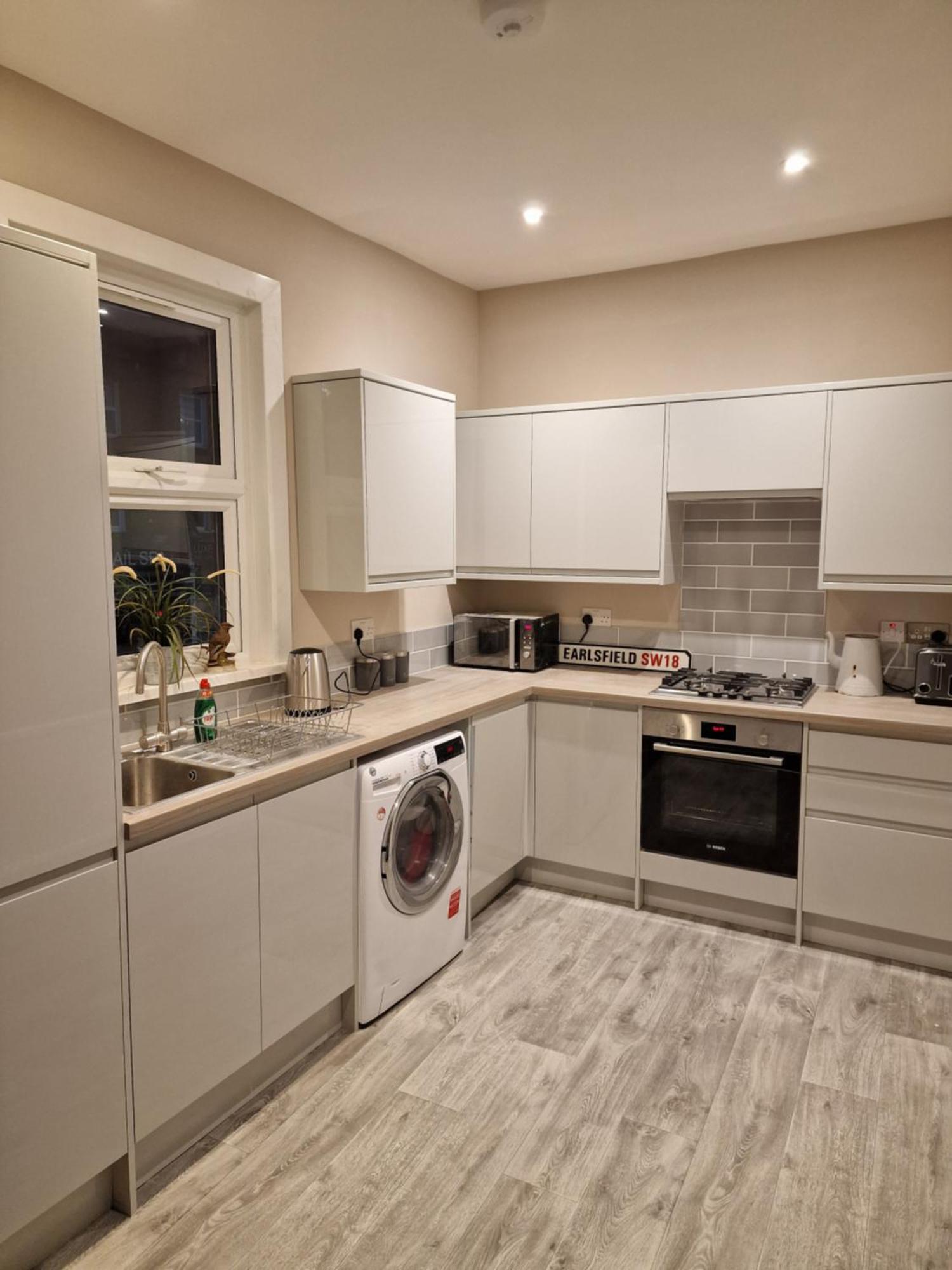 Bean -2 Double Bed And Sofa Bed Apartment *