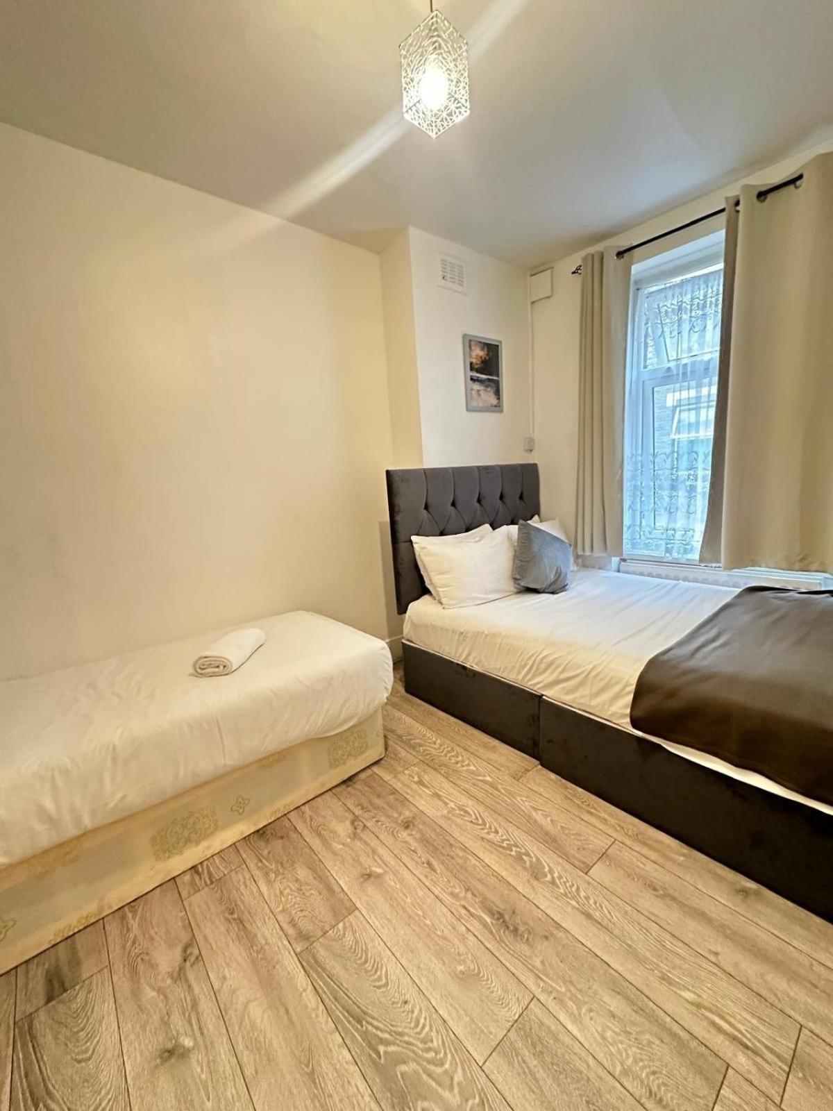 2 Bedroom Flat Ground Floor Appartement
