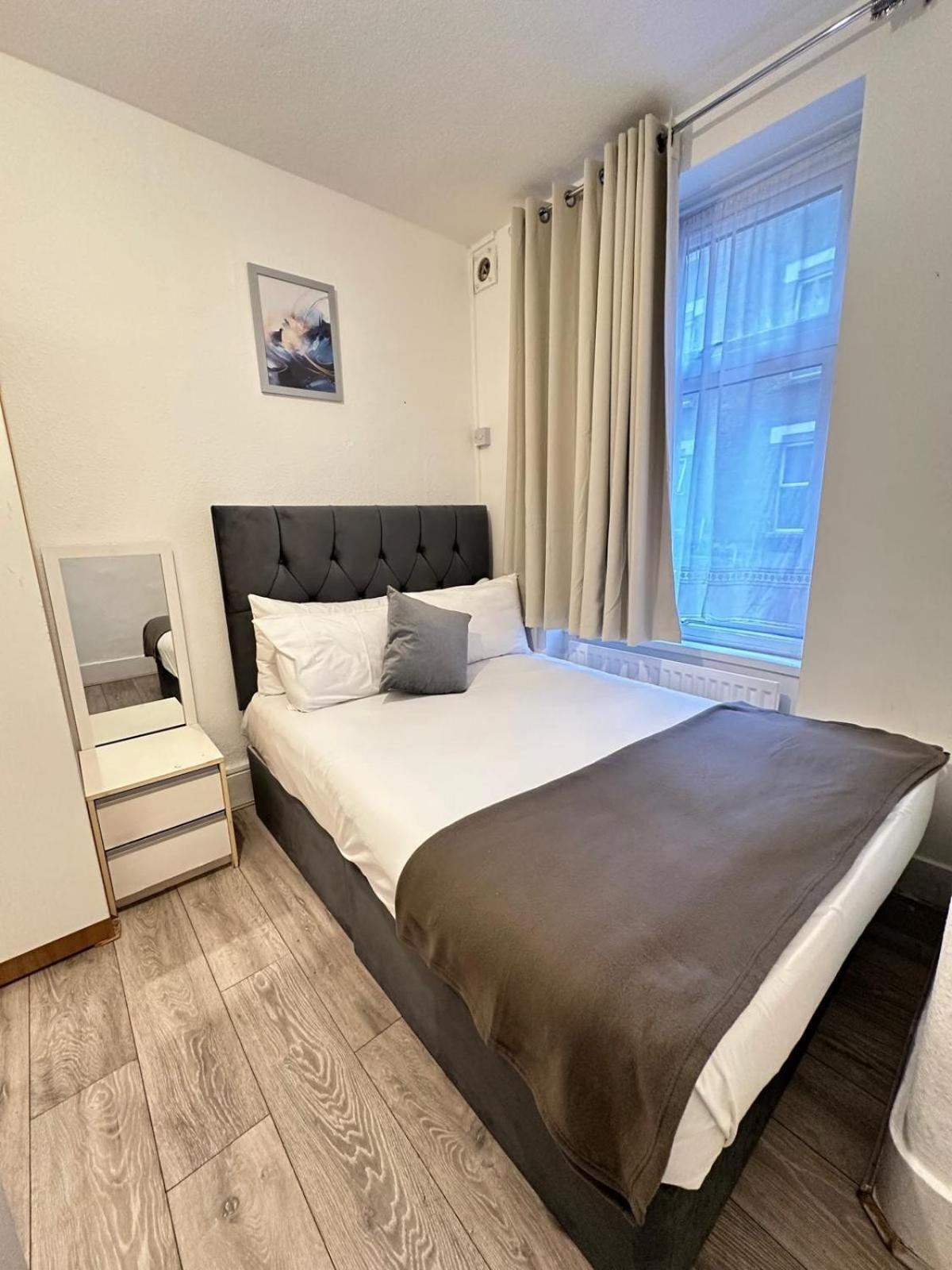 2 Bedroom Flat Ground Floor Londres