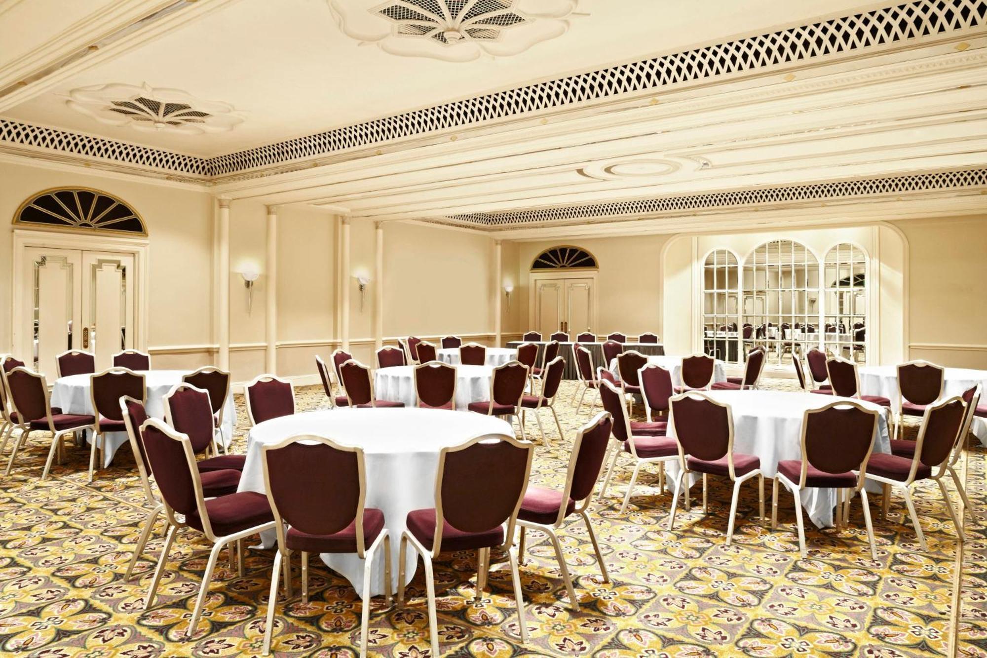 Sheraton Grand Park Lane 5*