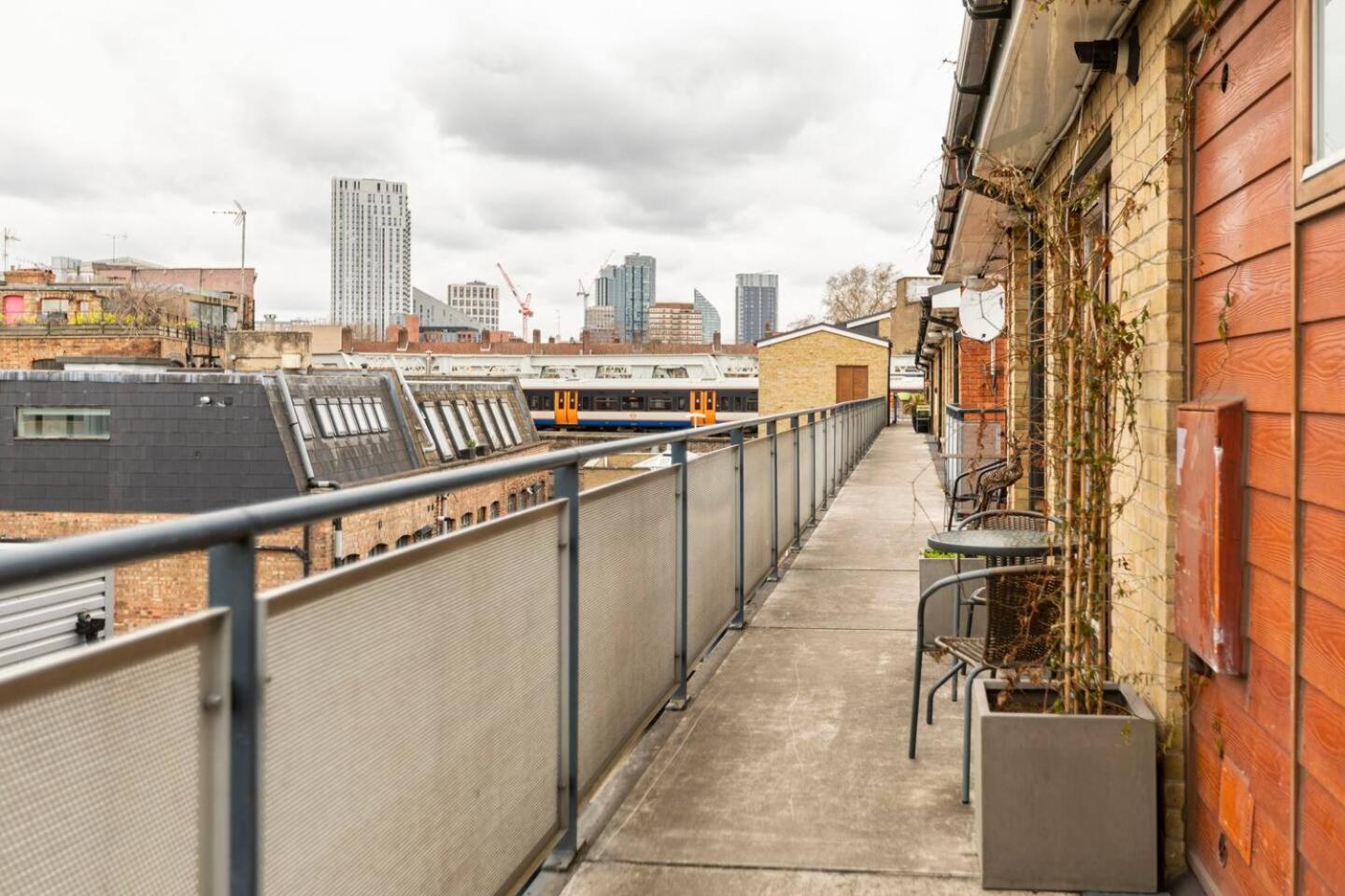 Séjour chez l'habitant Spacious Bright W/private Br, View & Terrace. *