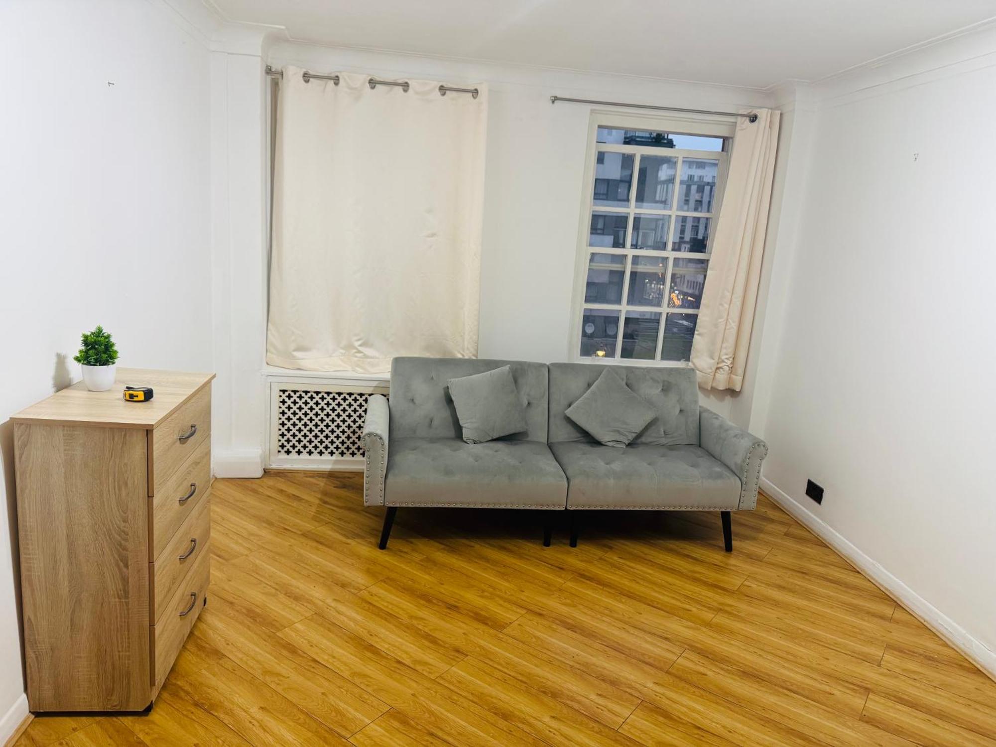 1 Bedroom Flat In Appartement