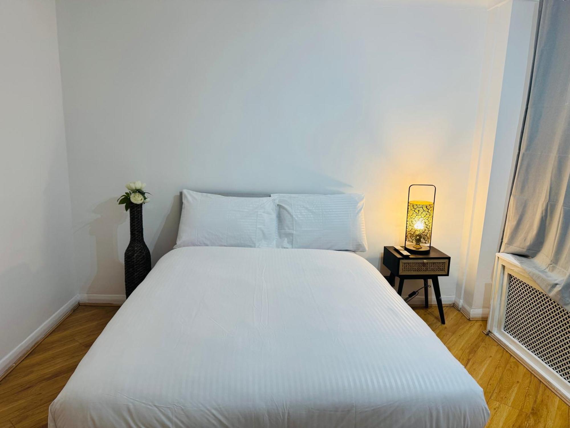 1 Bedroom Flat In Appartement *