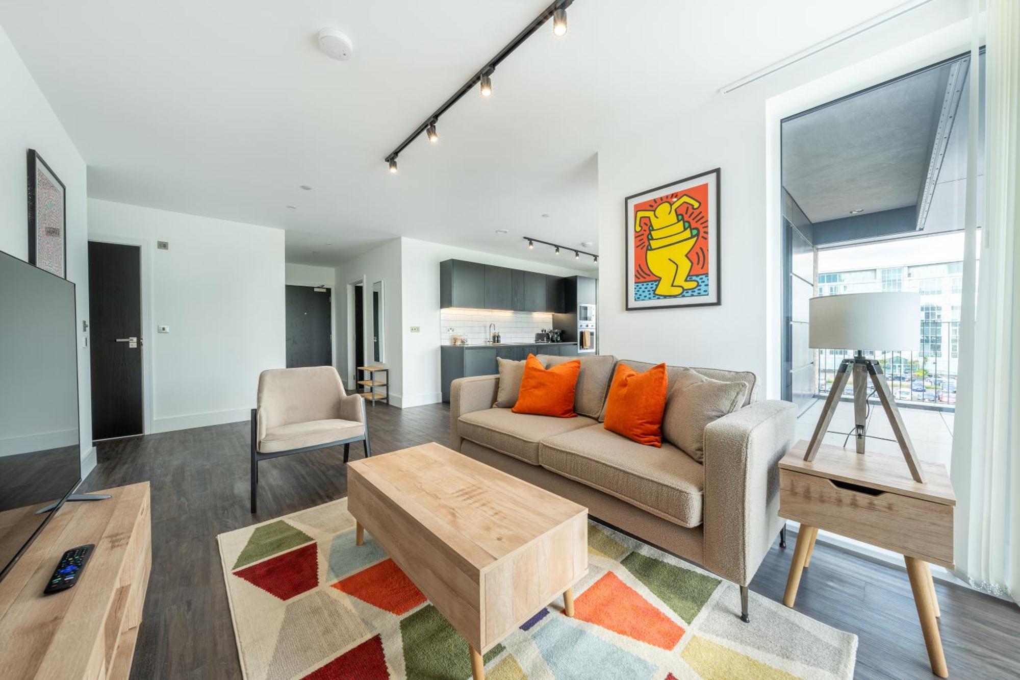 Mitre Haring By Artsy Apartamento *