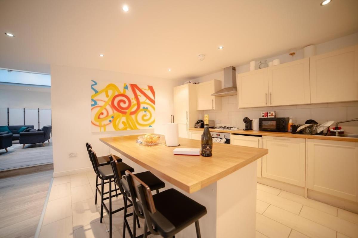 Stunning Split-level In Heart Of Fulham Apartamento
