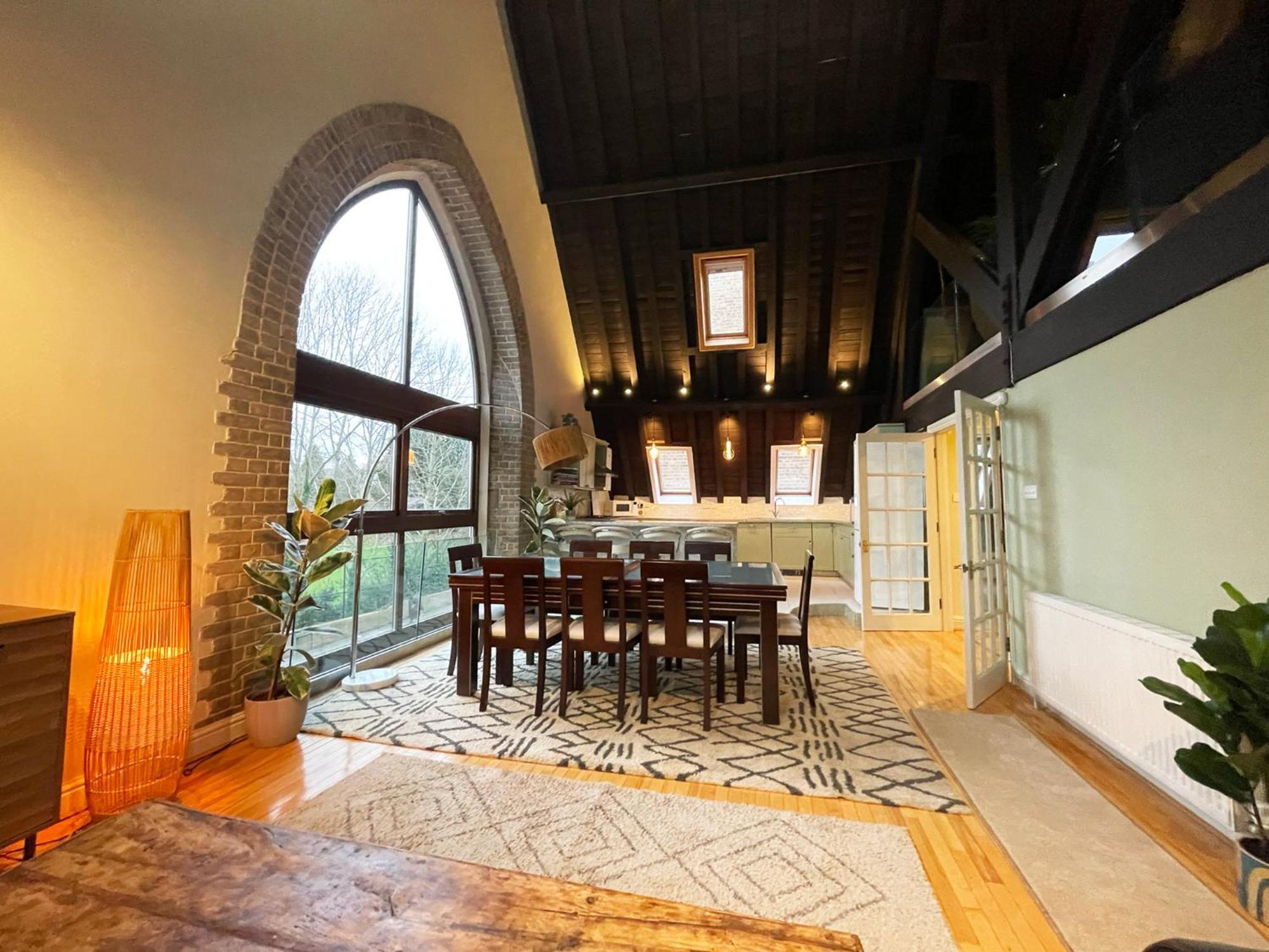 Apartamento Unique Crystal Palace Park Church Conversion Londres