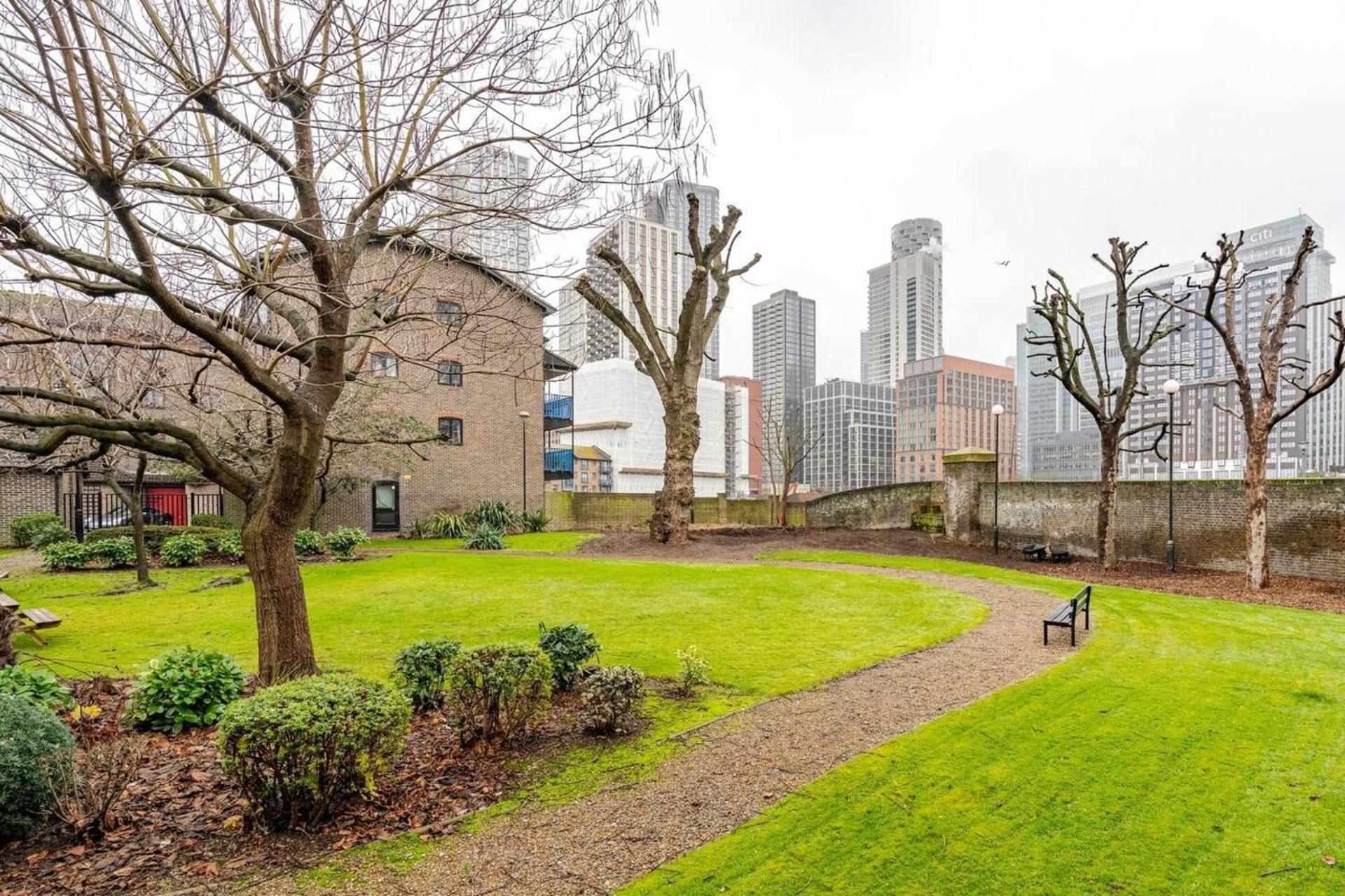 Private Garden Canary Wharf East *