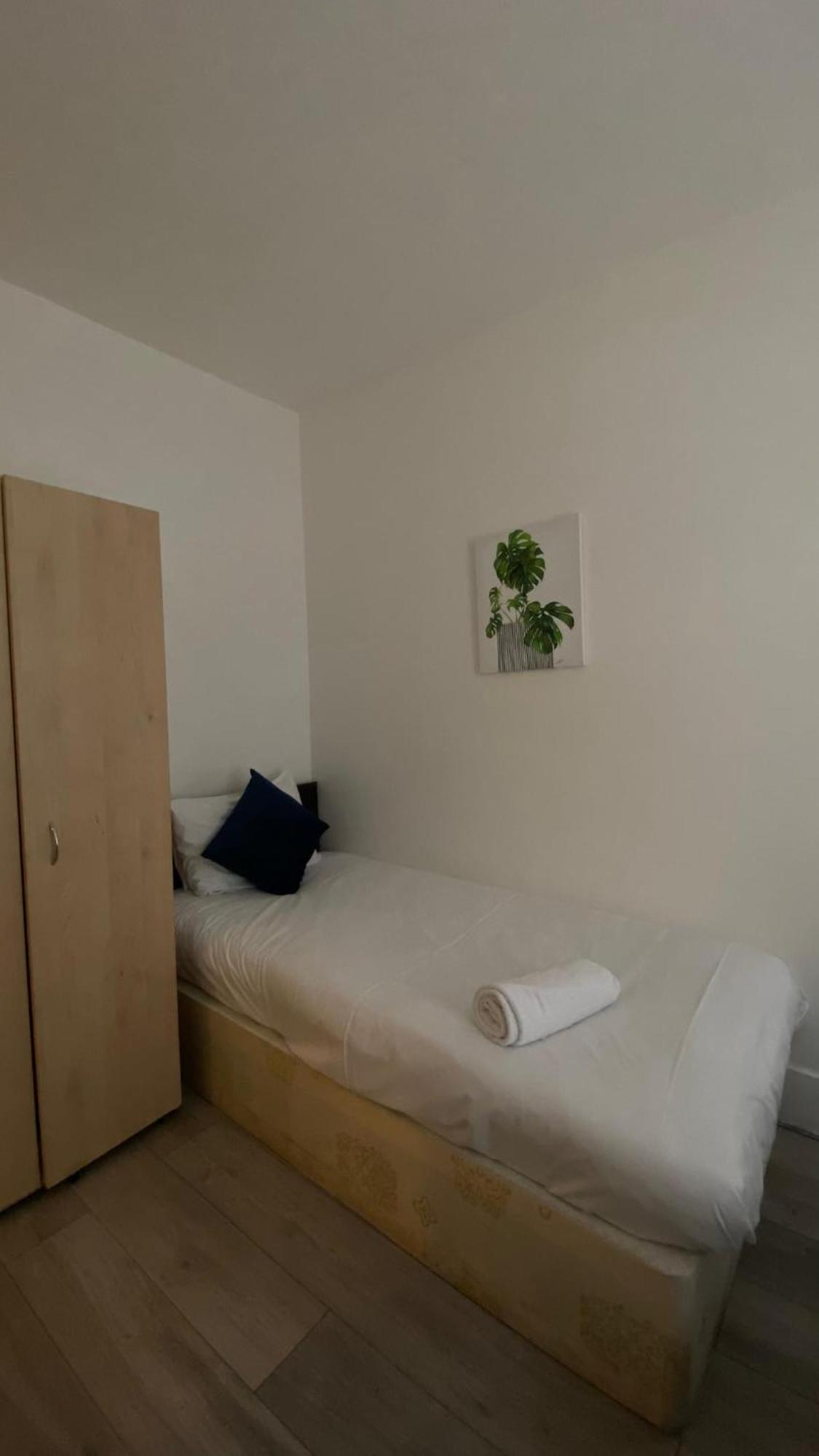 Lovely Ground Floor Miles Appartement Londen