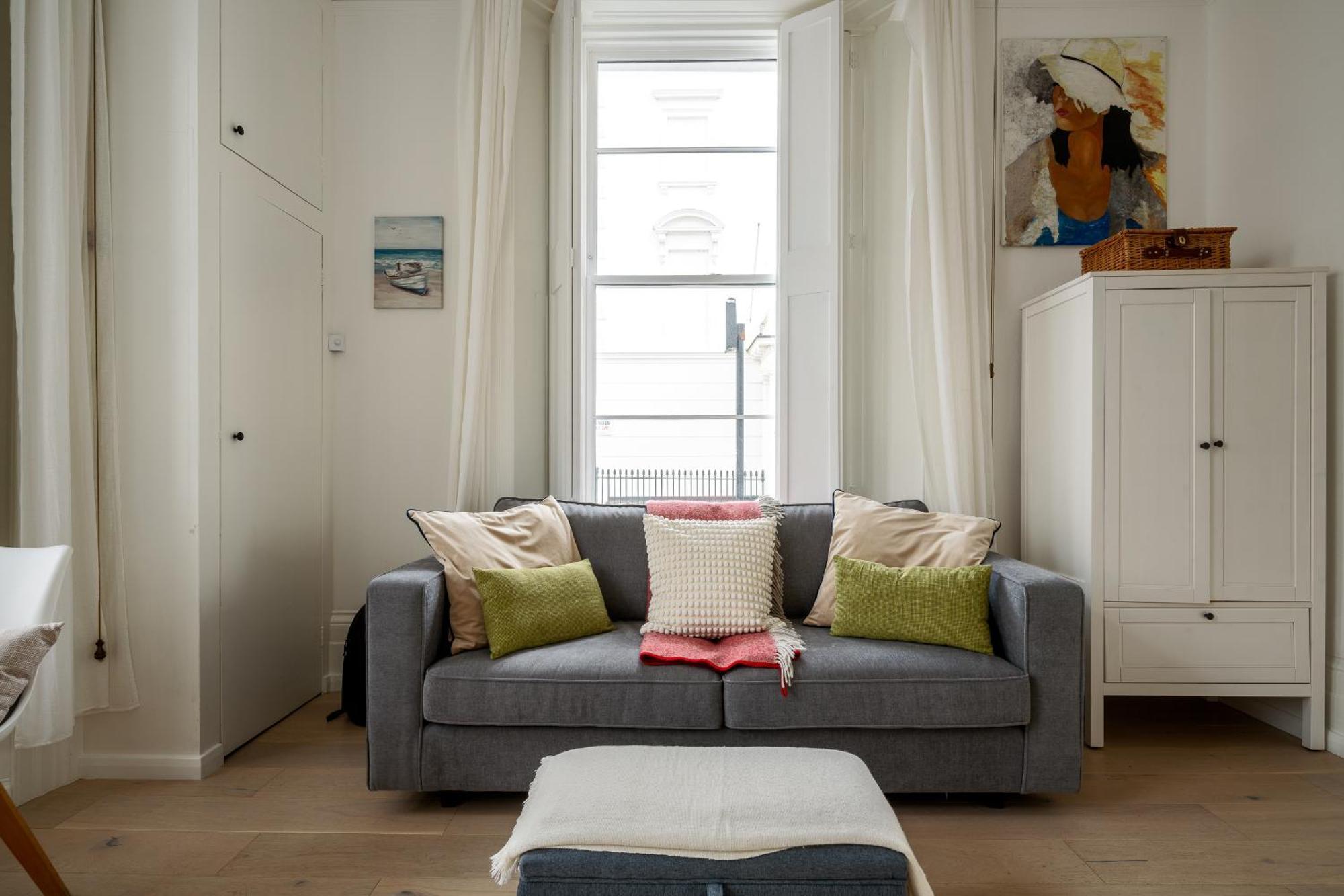 Tranquil Retreat Loft ~ Close To Victoria! *