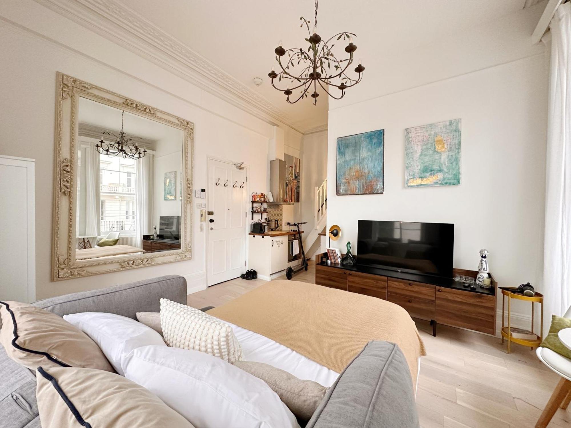 Tranquil Retreat Loft ~ Close To Victoria!