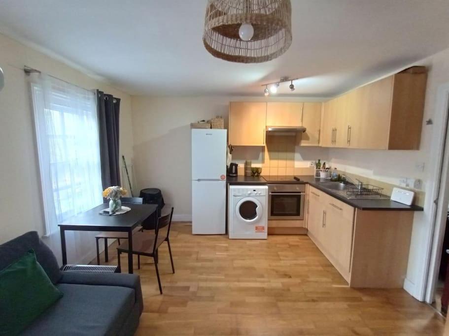 1- Bedroom Flat In London, Sleeps 4, Good Transport Link * Londres