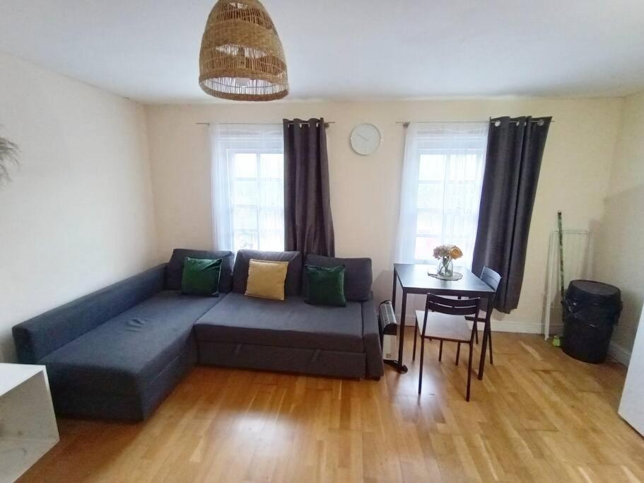 1- Bedroom Flat In London, Sleeps 4, Good Transport Link Londres