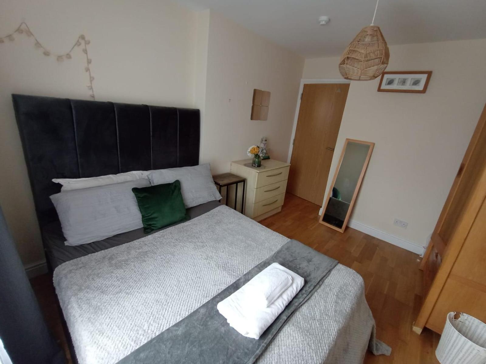 1- Bedroom Flat In London, Sleeps 4, Good Transport Link Appartement Londres