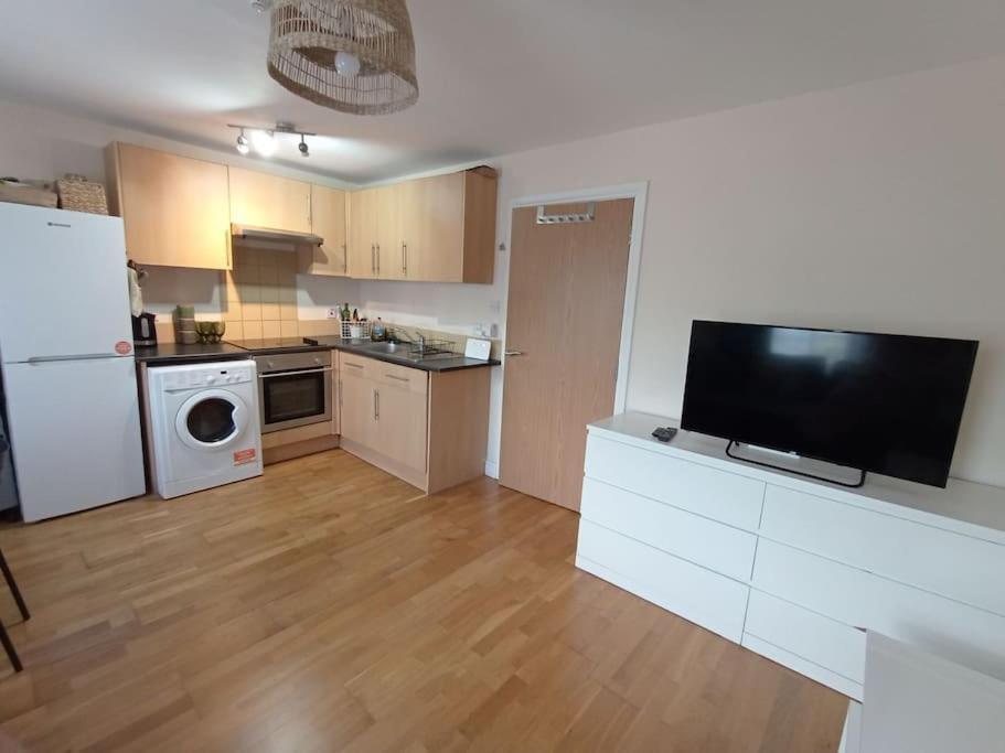 Appartement 1- Bedroom Flat In London, Sleeps 4, Good Transport Link Londres